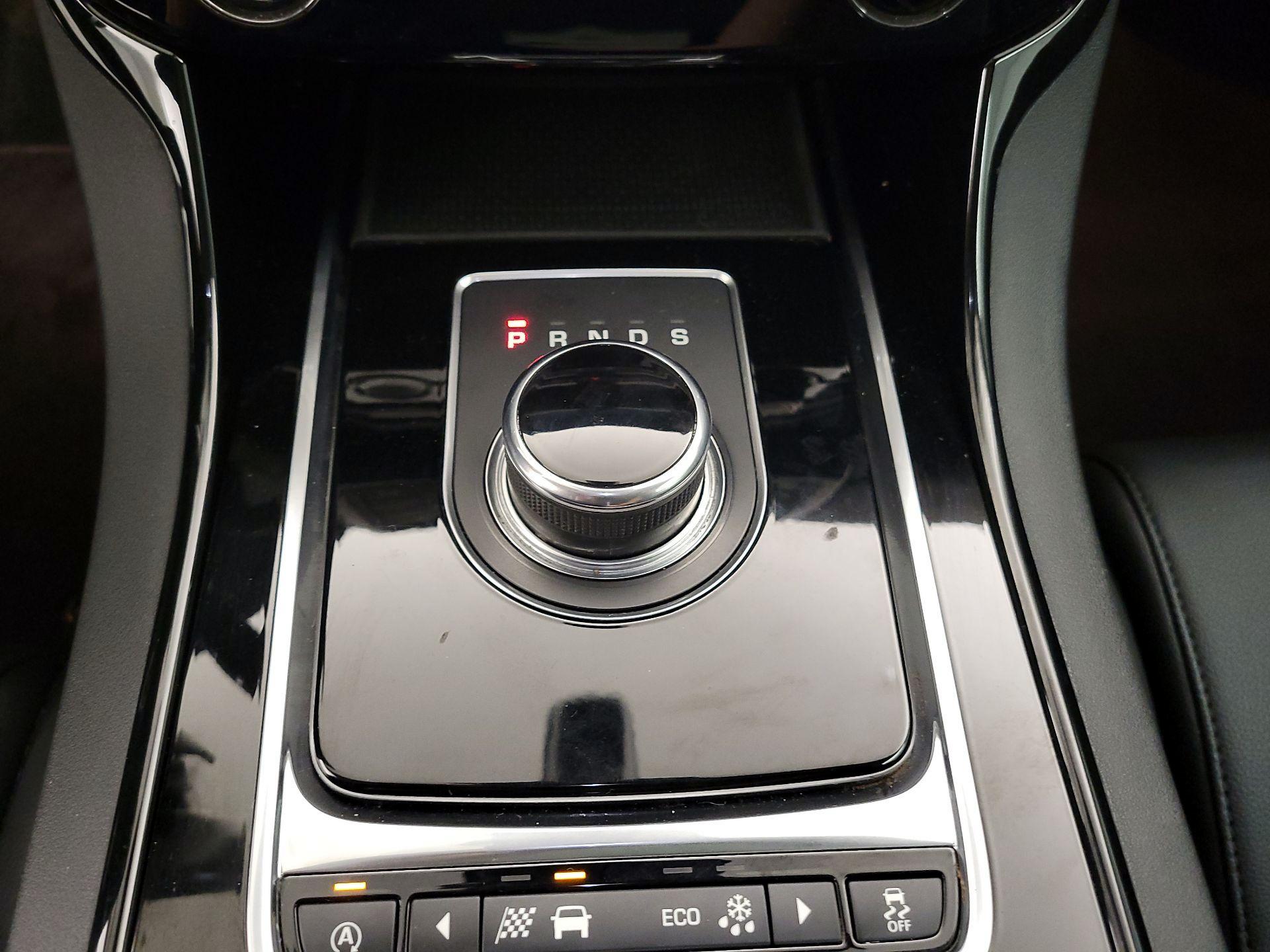 Thumbnail: 2017 Jaguar XE - 18