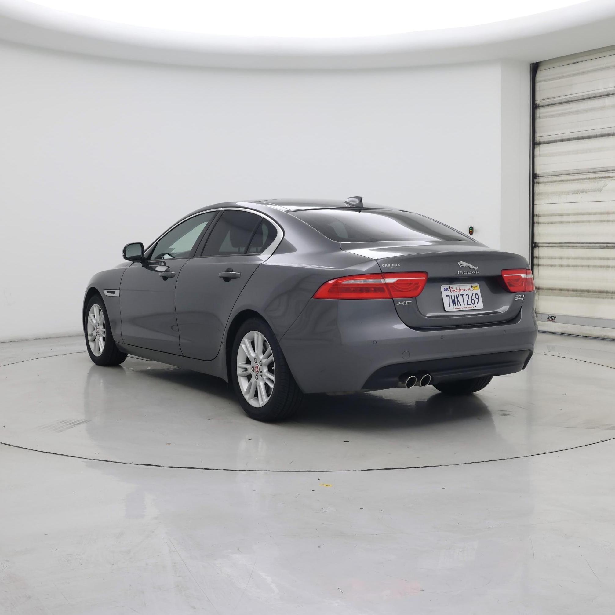 Thumbnail: 2017 Jaguar XE - 2