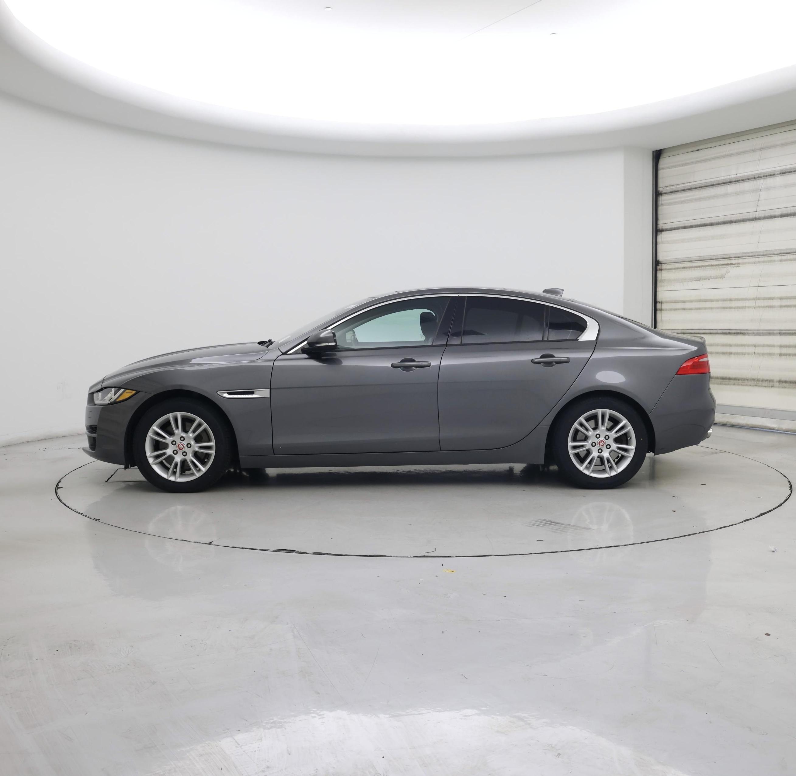 Thumbnail: 2017 Jaguar XE - 3