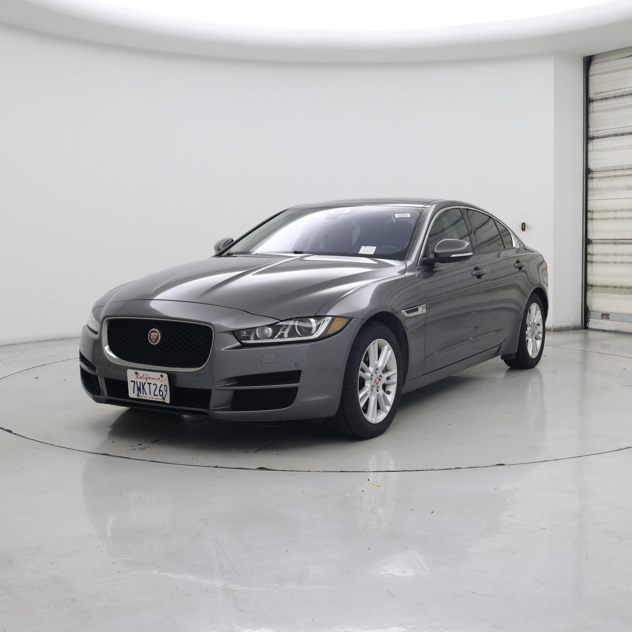 Thumbnail: 2017 Jaguar XE - 4