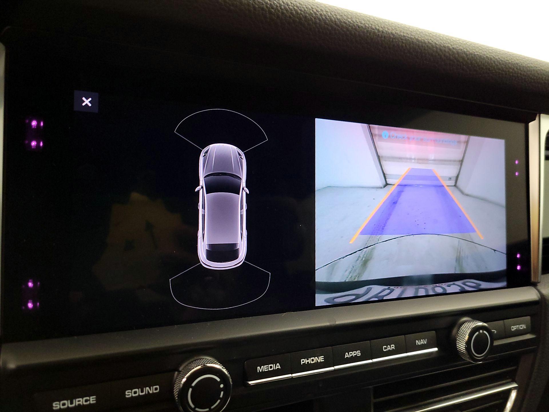 Thumbnail: 2021 Porsche Macan - 15