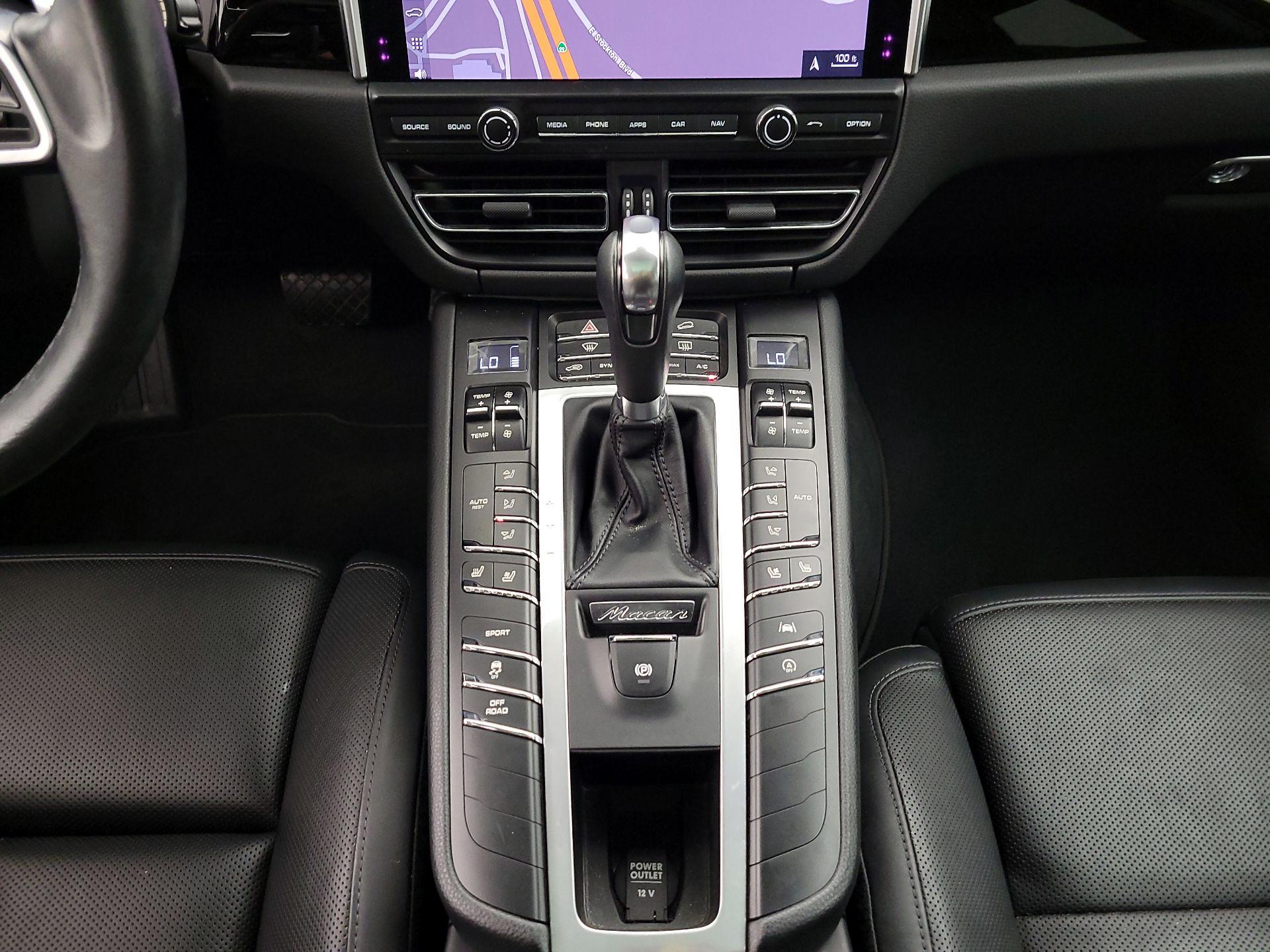Thumbnail: 2021 Porsche Macan - 18