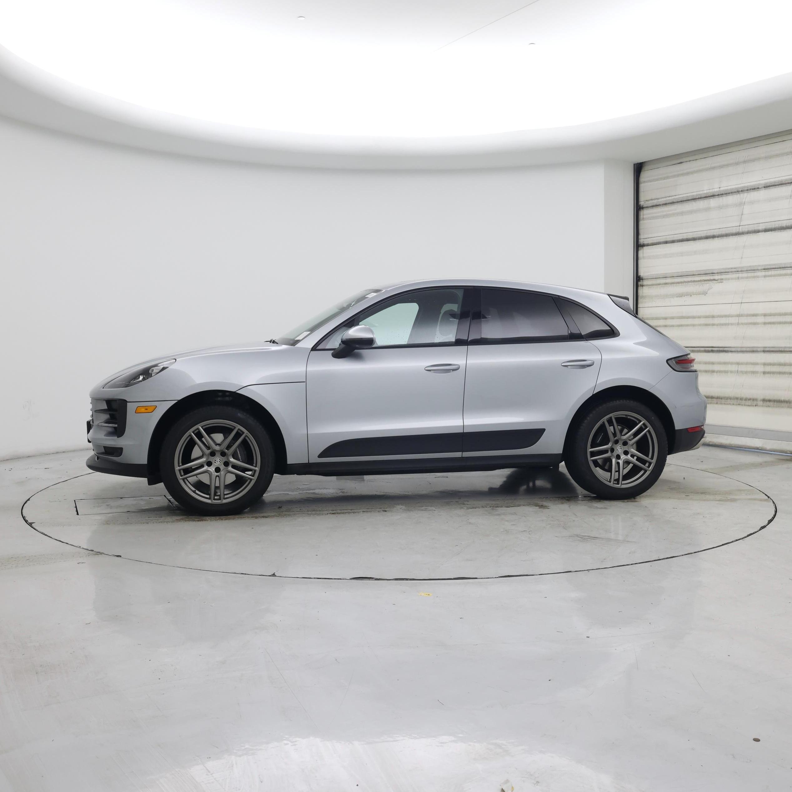 Thumbnail: 2021 Porsche Macan - 3