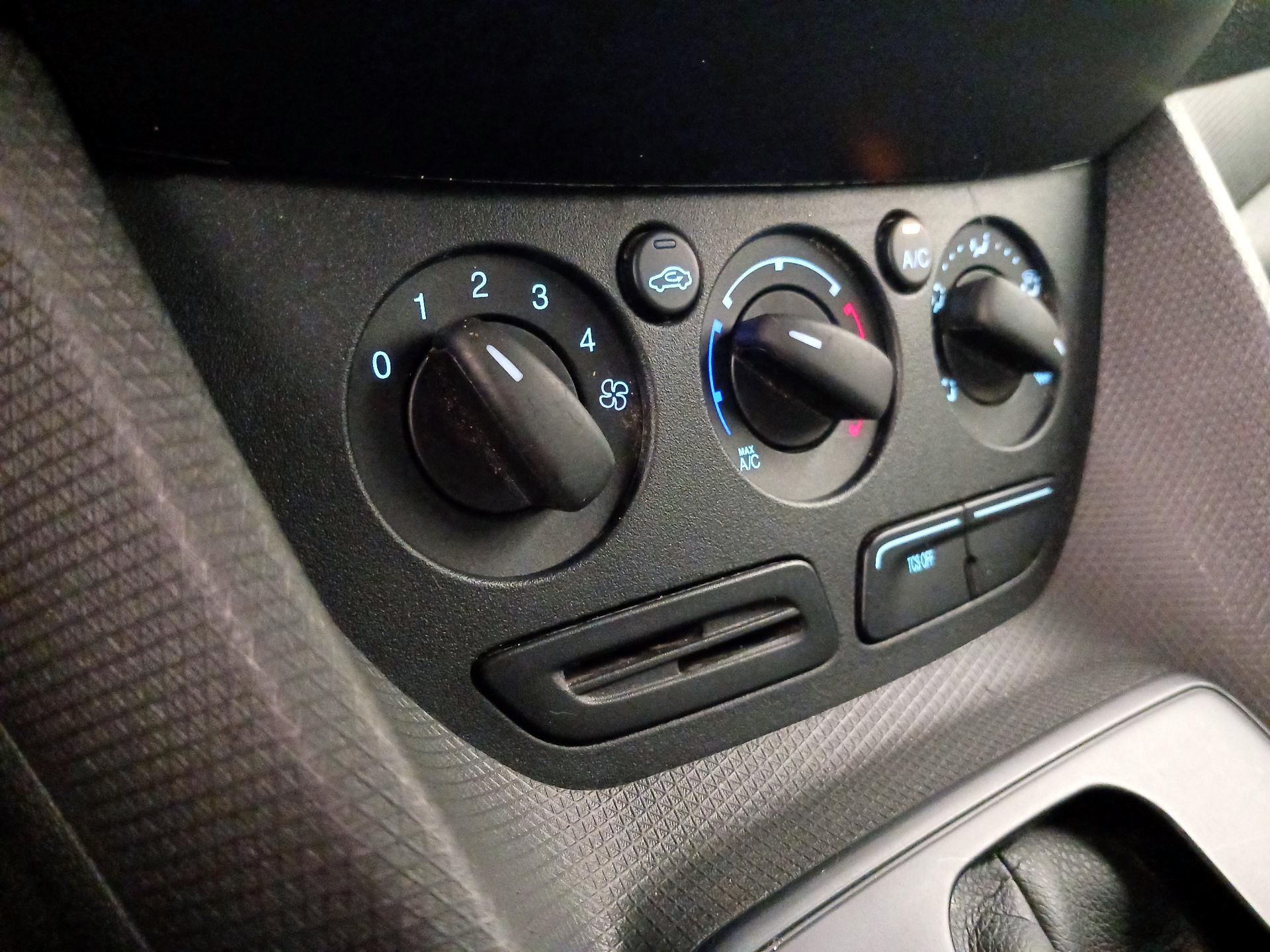 Thumbnail: 2016 Ford Transit Series - 16