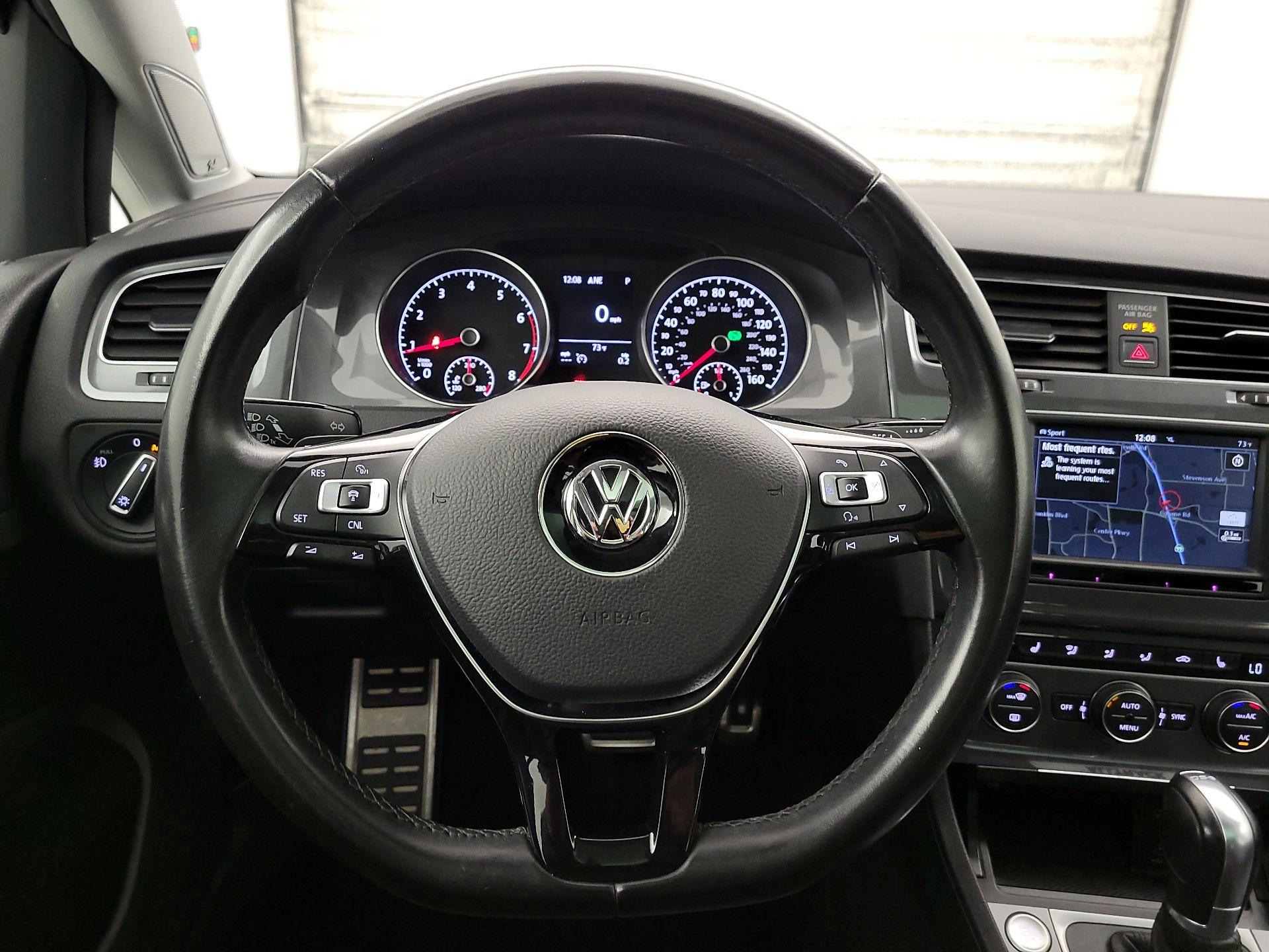 Thumbnail: 2017 Volkswagen Golf - 10