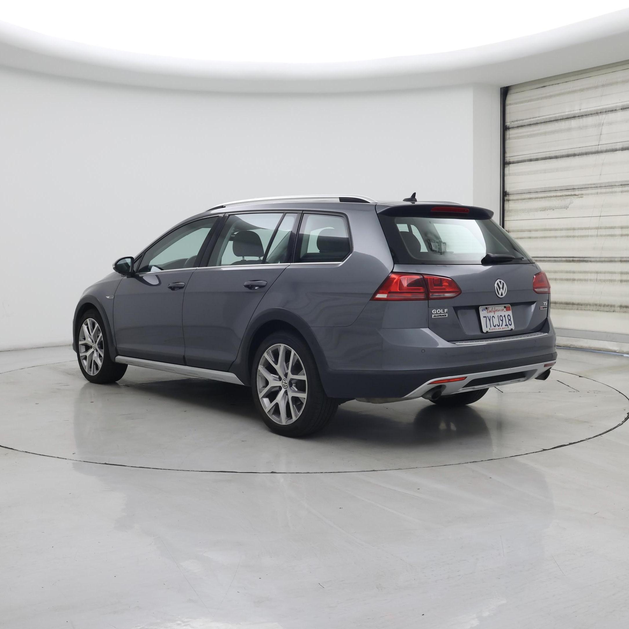 Thumbnail: 2017 Volkswagen Golf - 2
