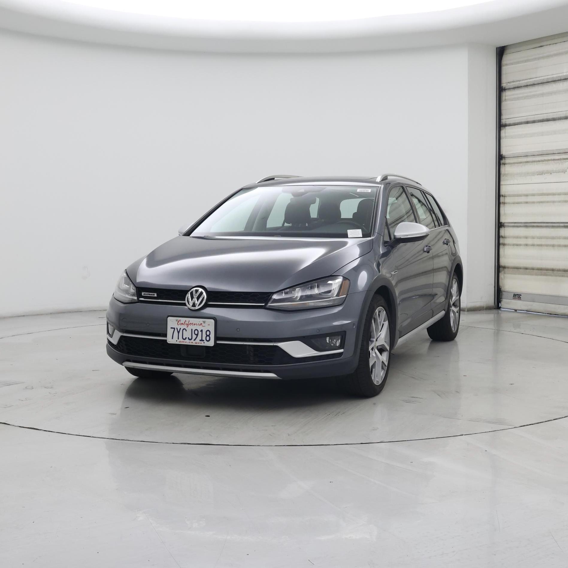 Thumbnail: 2017 Volkswagen Golf - 4