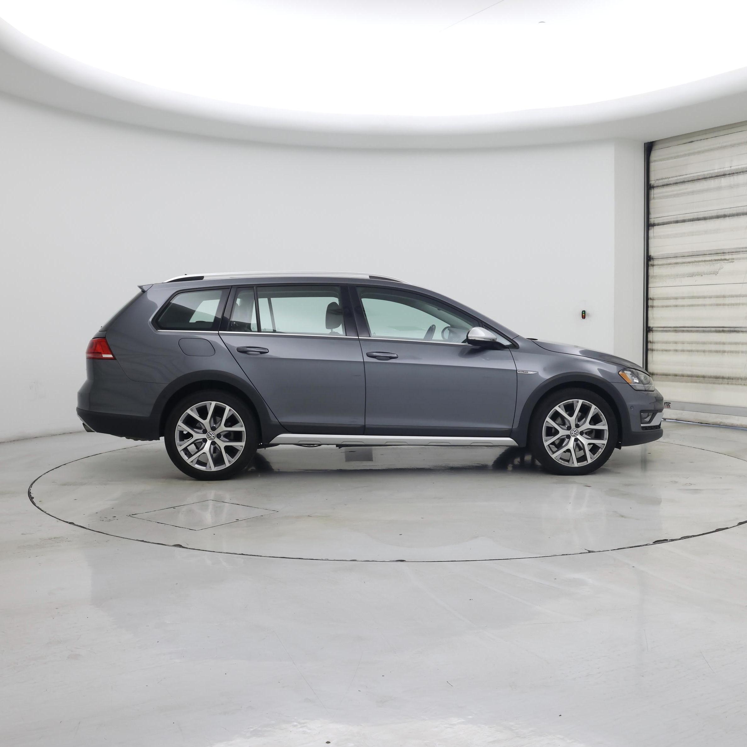 Thumbnail: 2017 Volkswagen Golf - 7