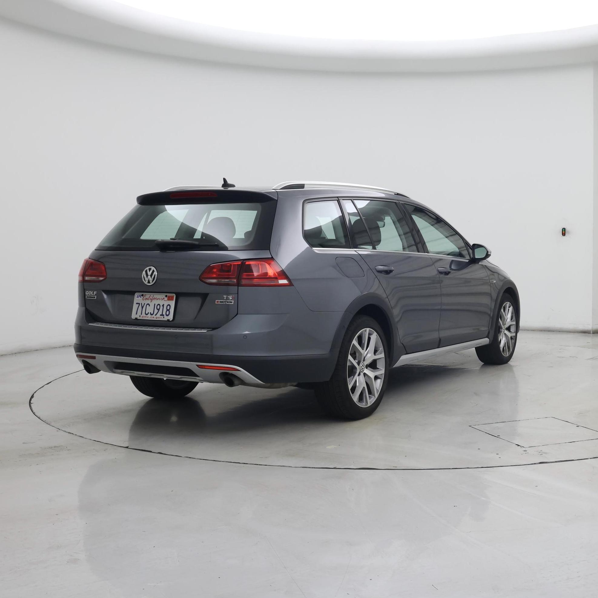 Thumbnail: 2017 Volkswagen Golf - 8