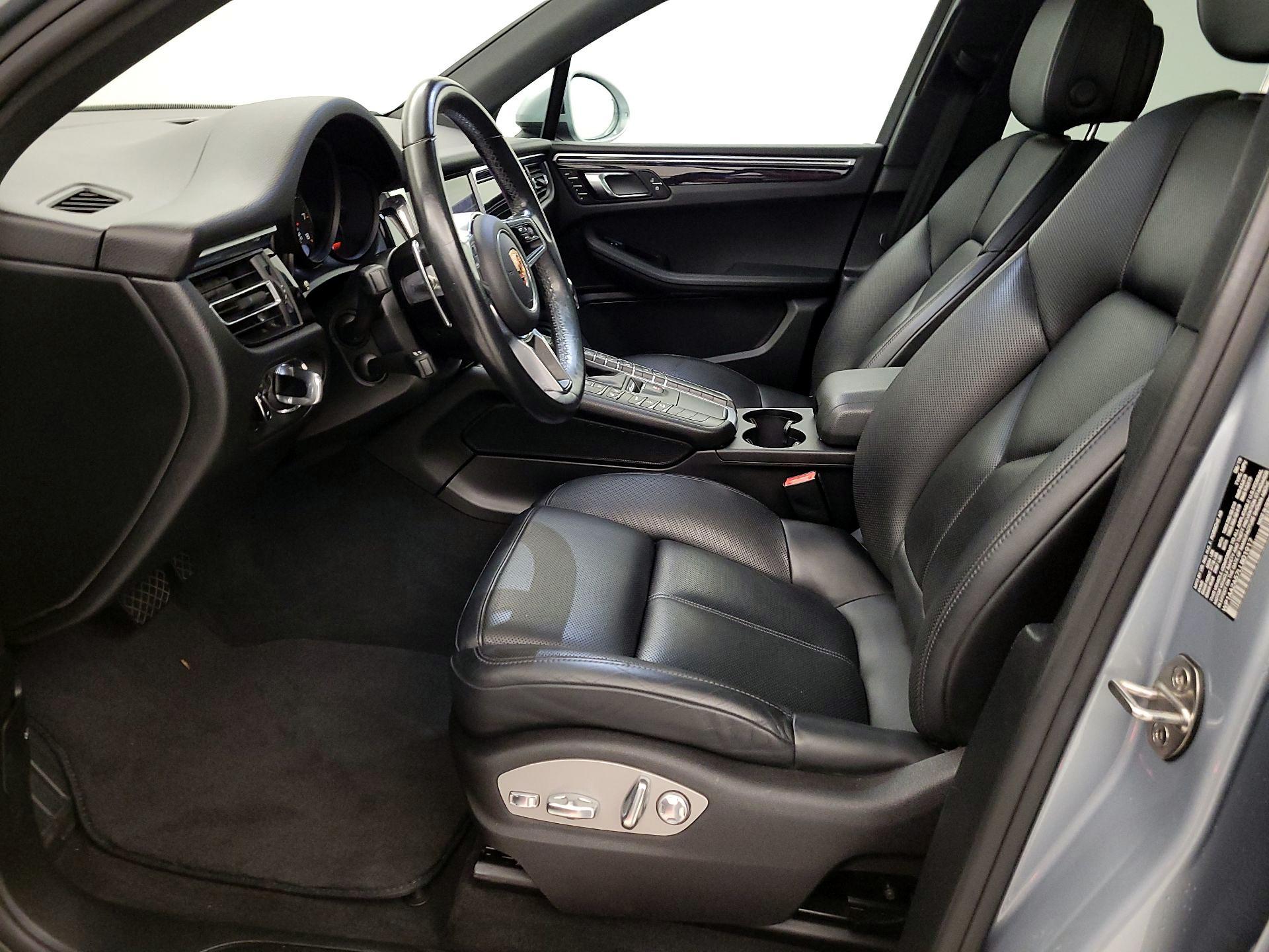 Thumbnail: 2020 Porsche Macan - 11