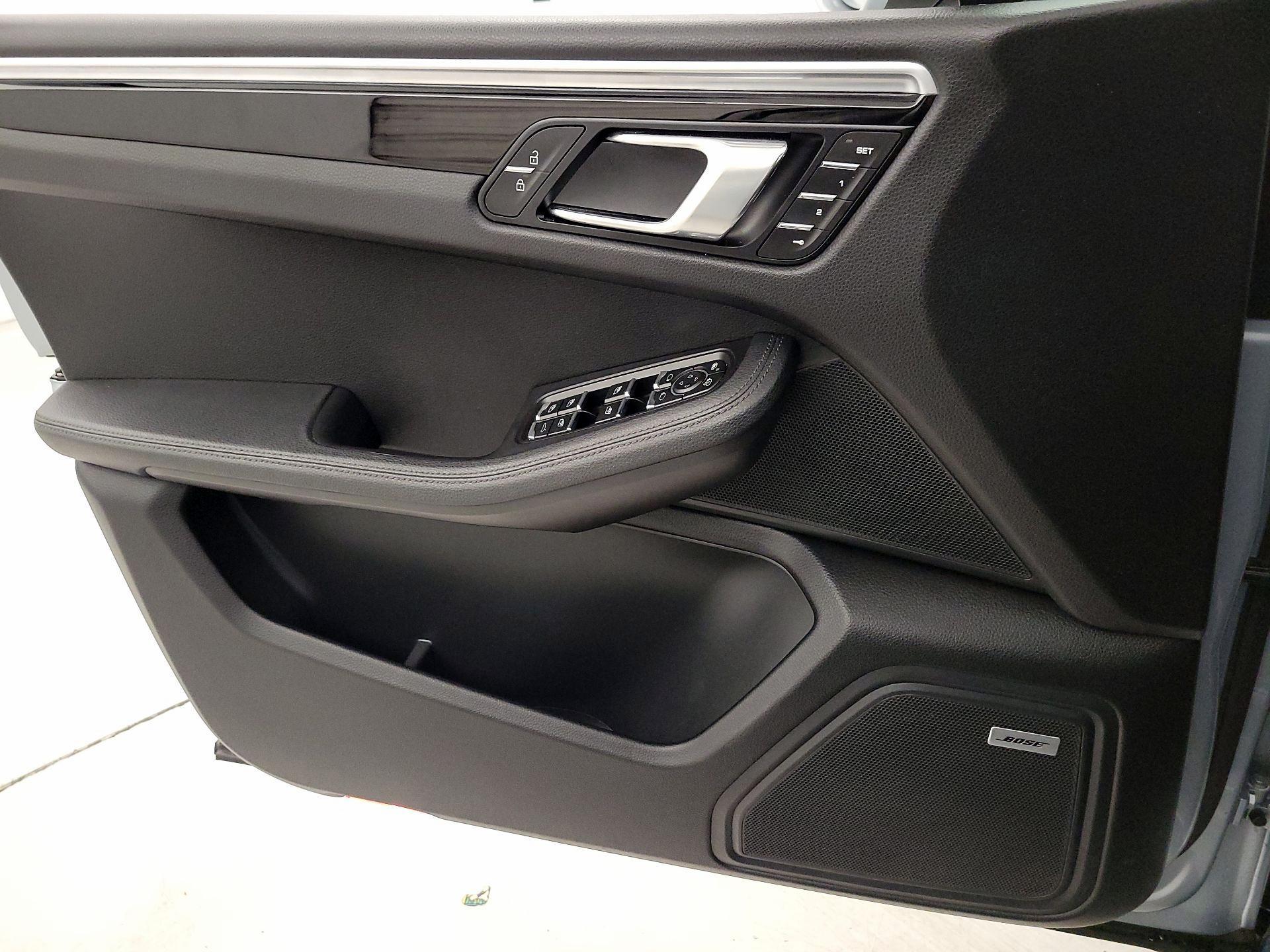 Thumbnail: 2020 Porsche Macan - 12