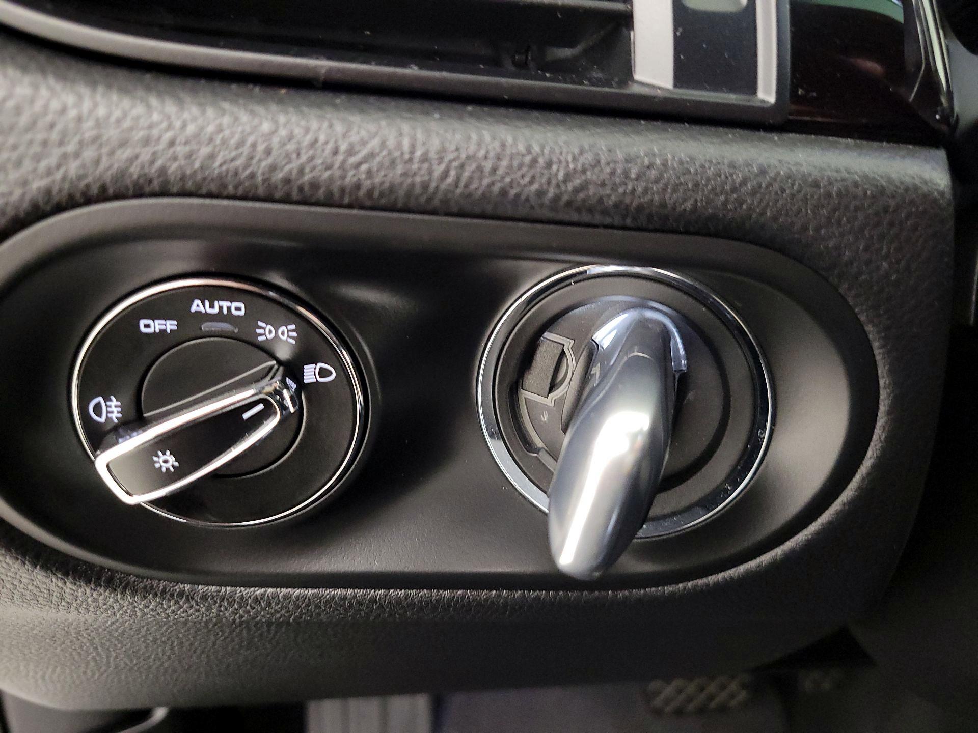 Thumbnail: 2020 Porsche Macan - 13