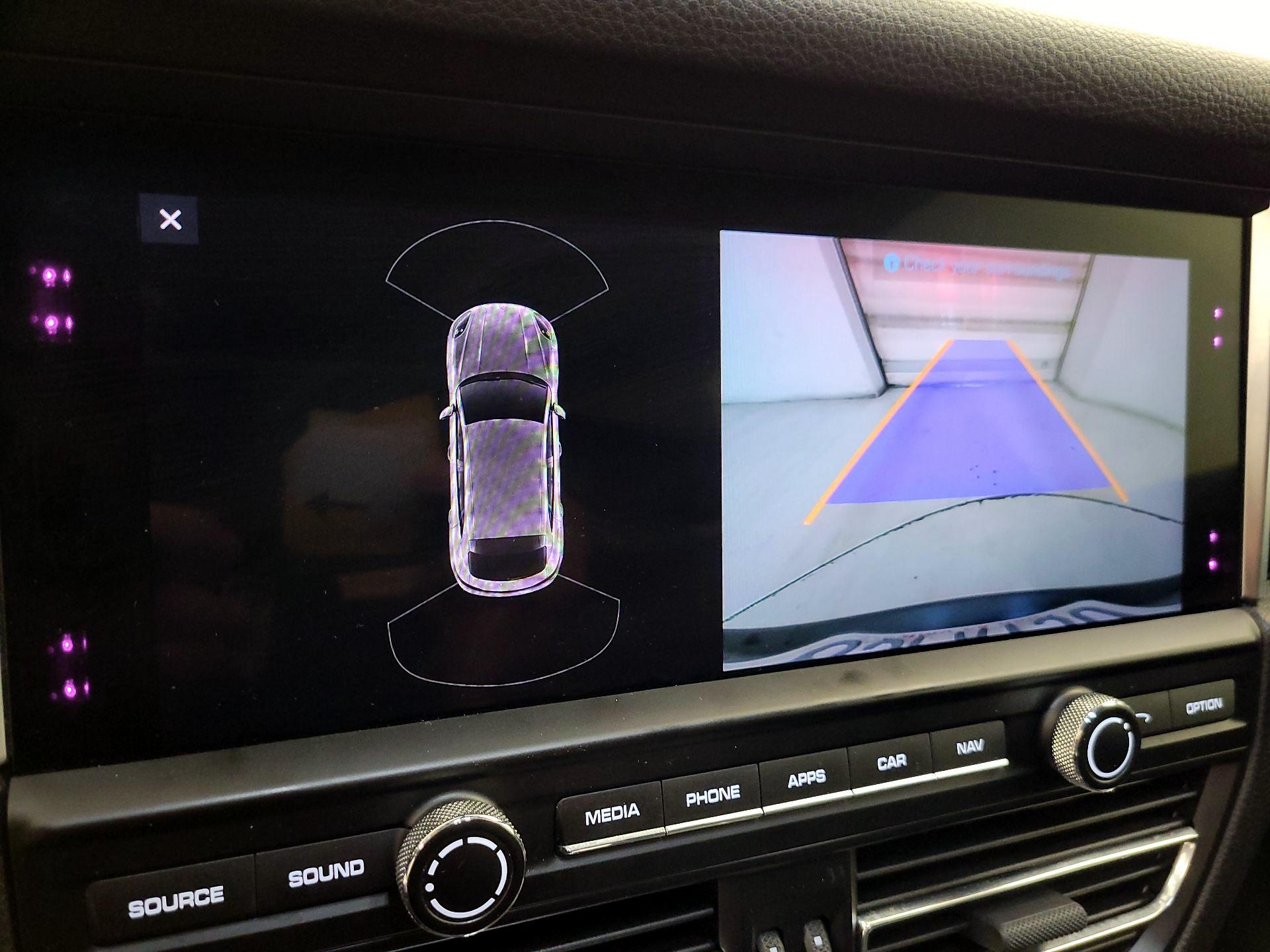 Thumbnail: 2020 Porsche Macan - 15