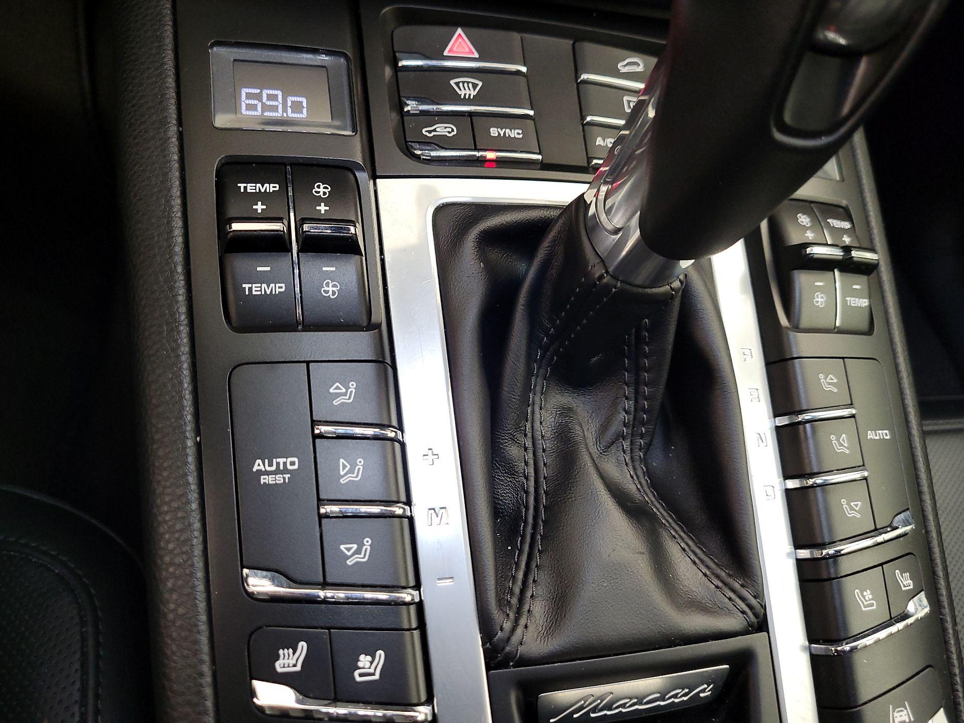 Thumbnail: 2020 Porsche Macan - 17