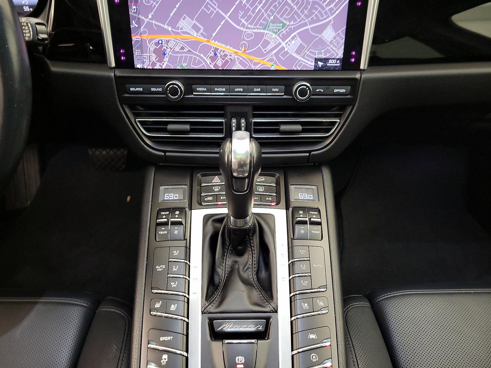 Thumbnail: 2020 Porsche Macan - 18