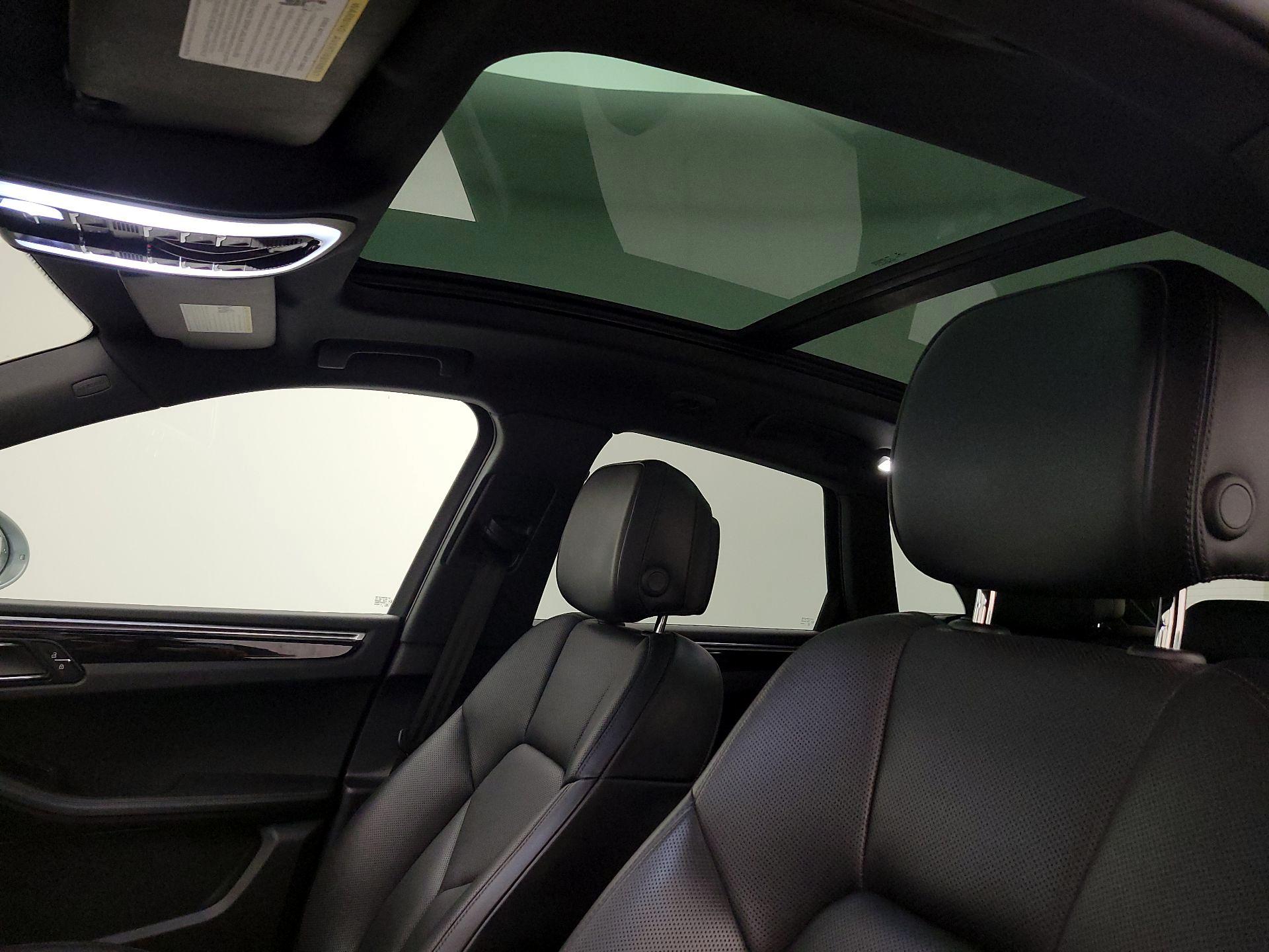 Thumbnail: 2020 Porsche Macan - 20