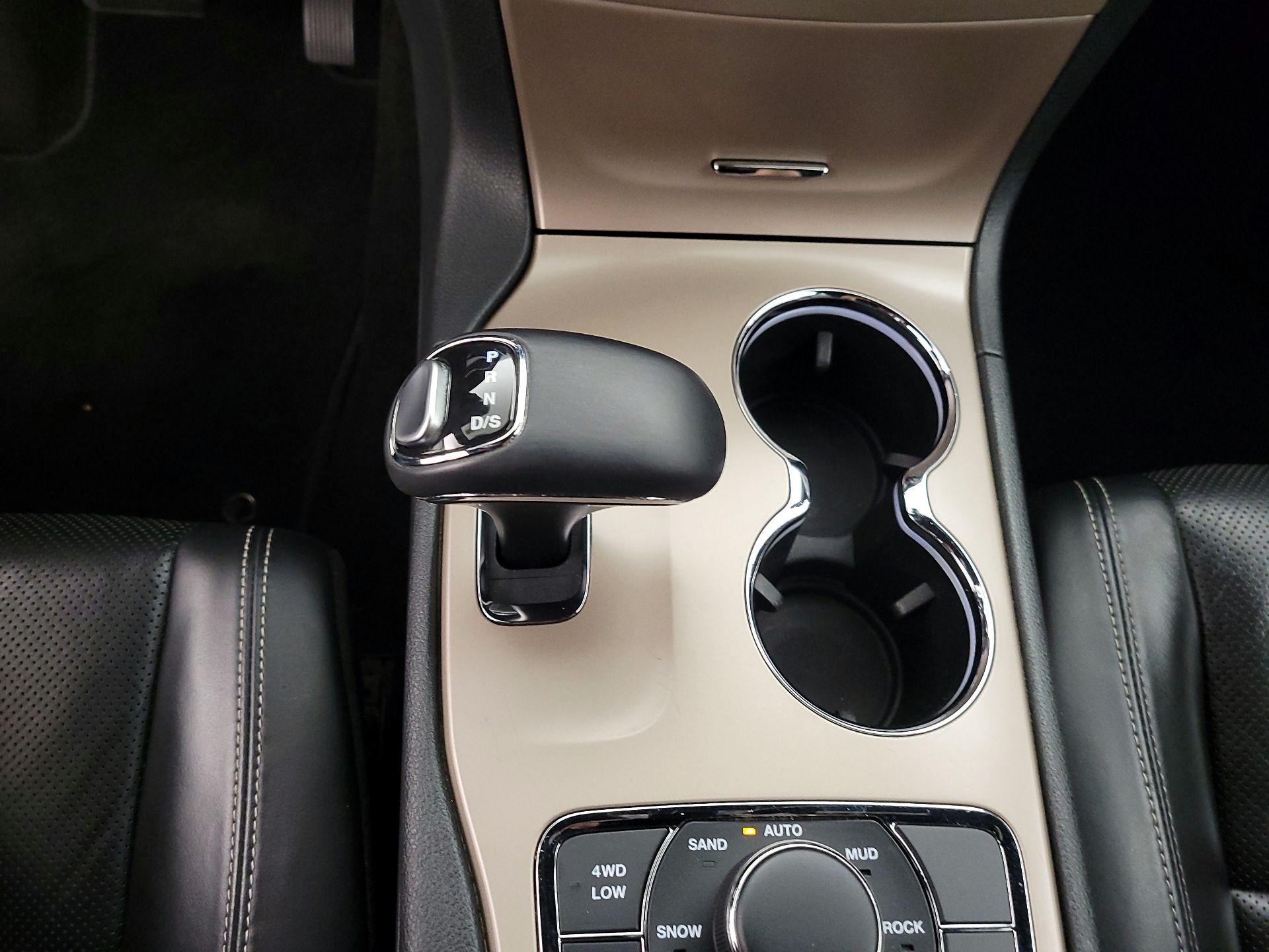 Thumbnail: 2015 Jeep Grand Cherokee - 17