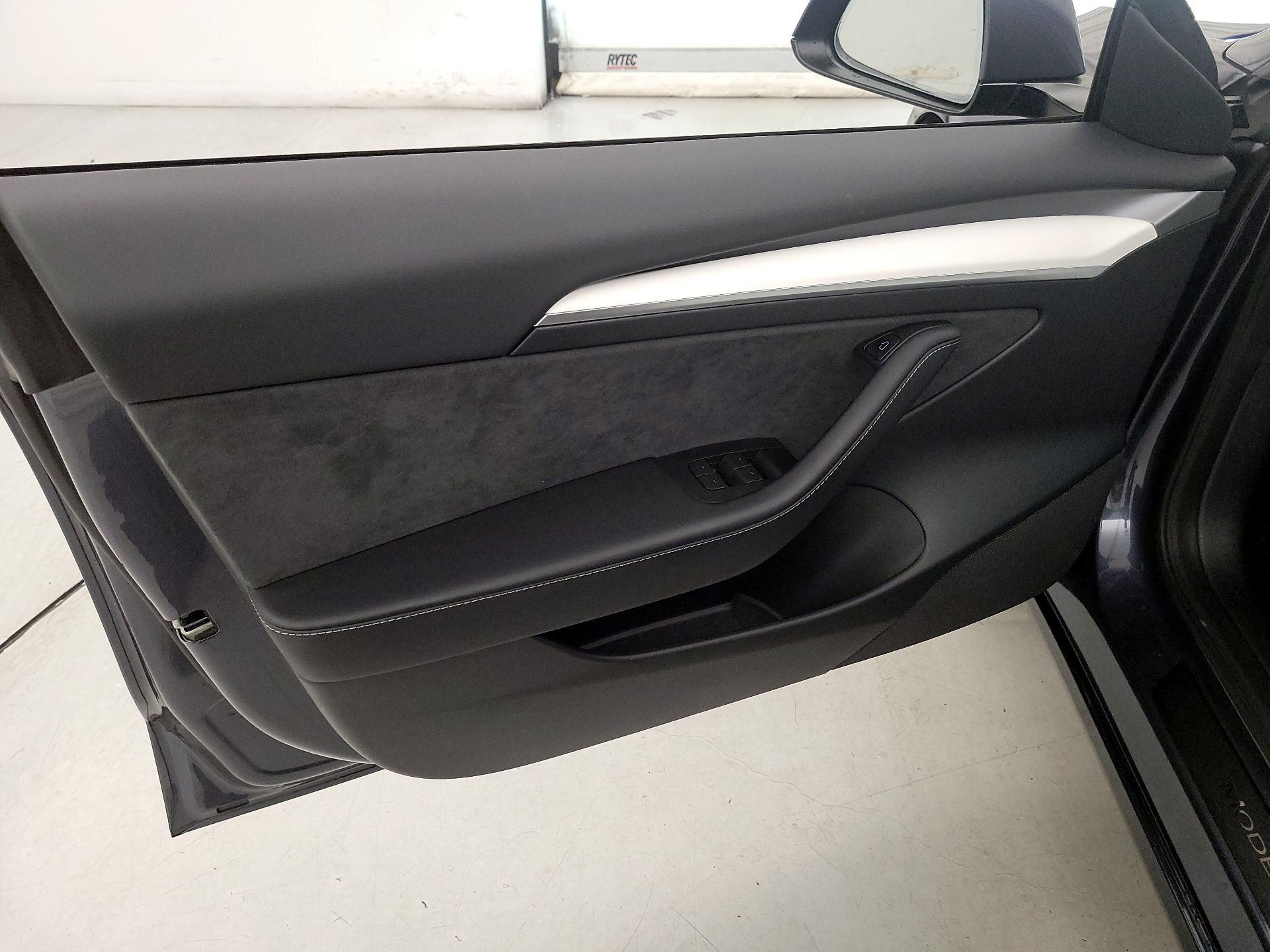 Thumbnail: 2023 Tesla Model 3 - 12
