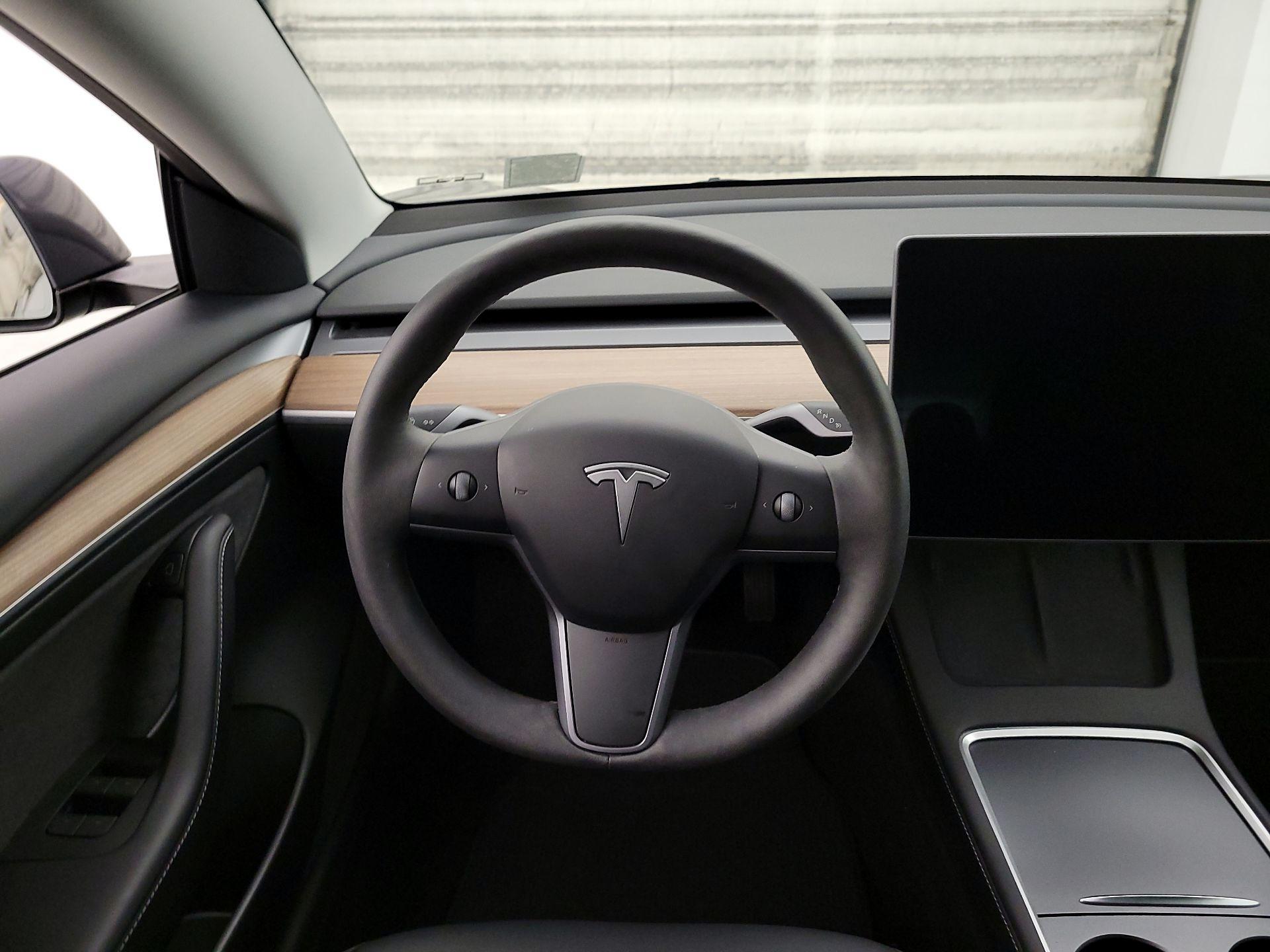 Thumbnail: 2023 Tesla Model 3 - 10