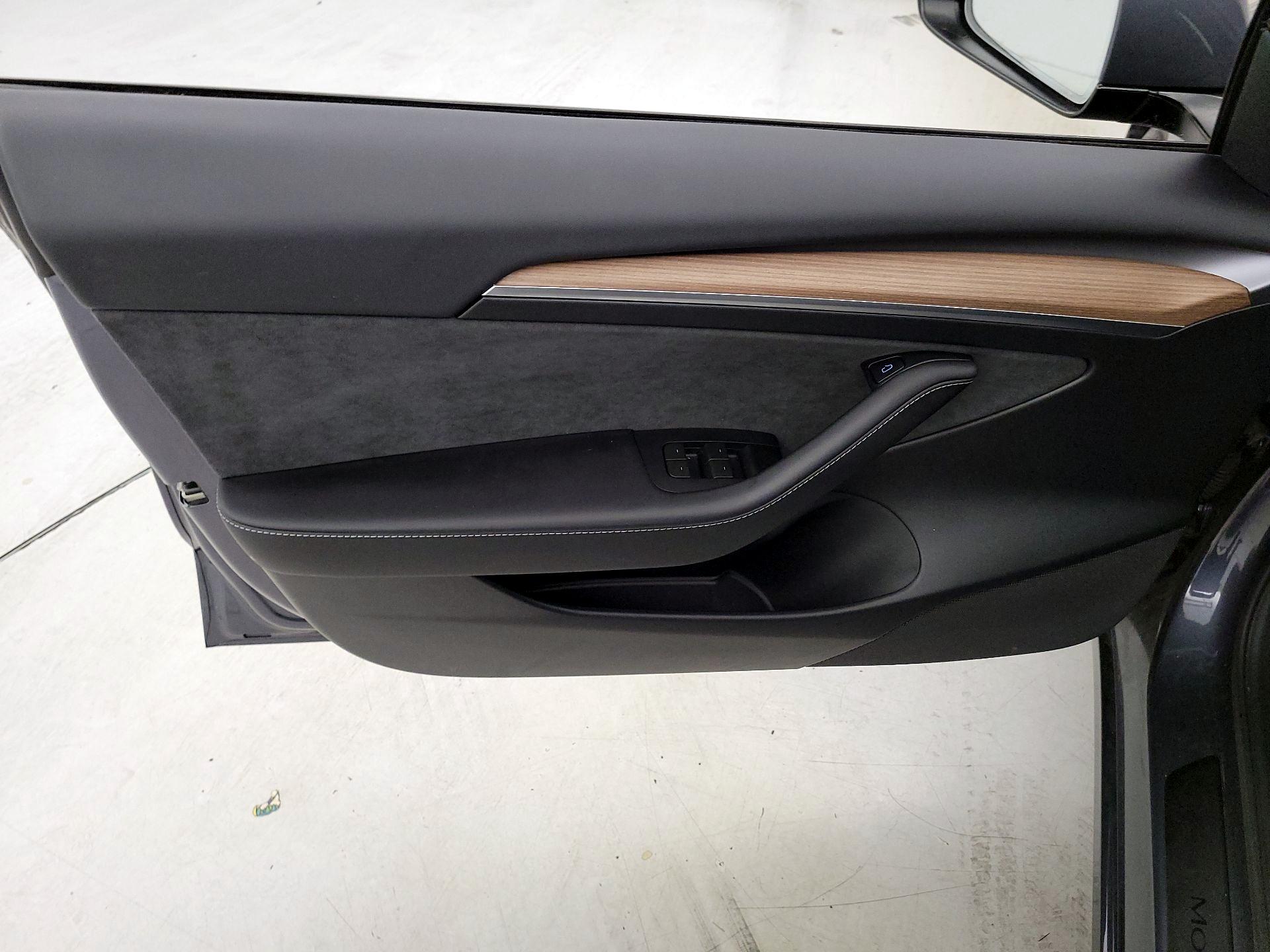 Thumbnail: 2023 Tesla Model 3 - 12