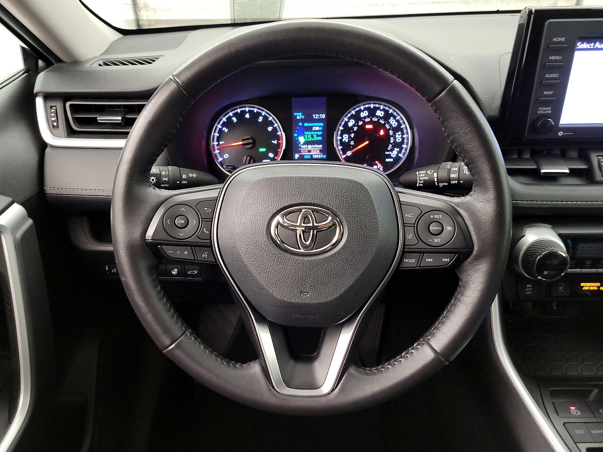 Thumbnail: 2022 Toyota RAV4 - 10