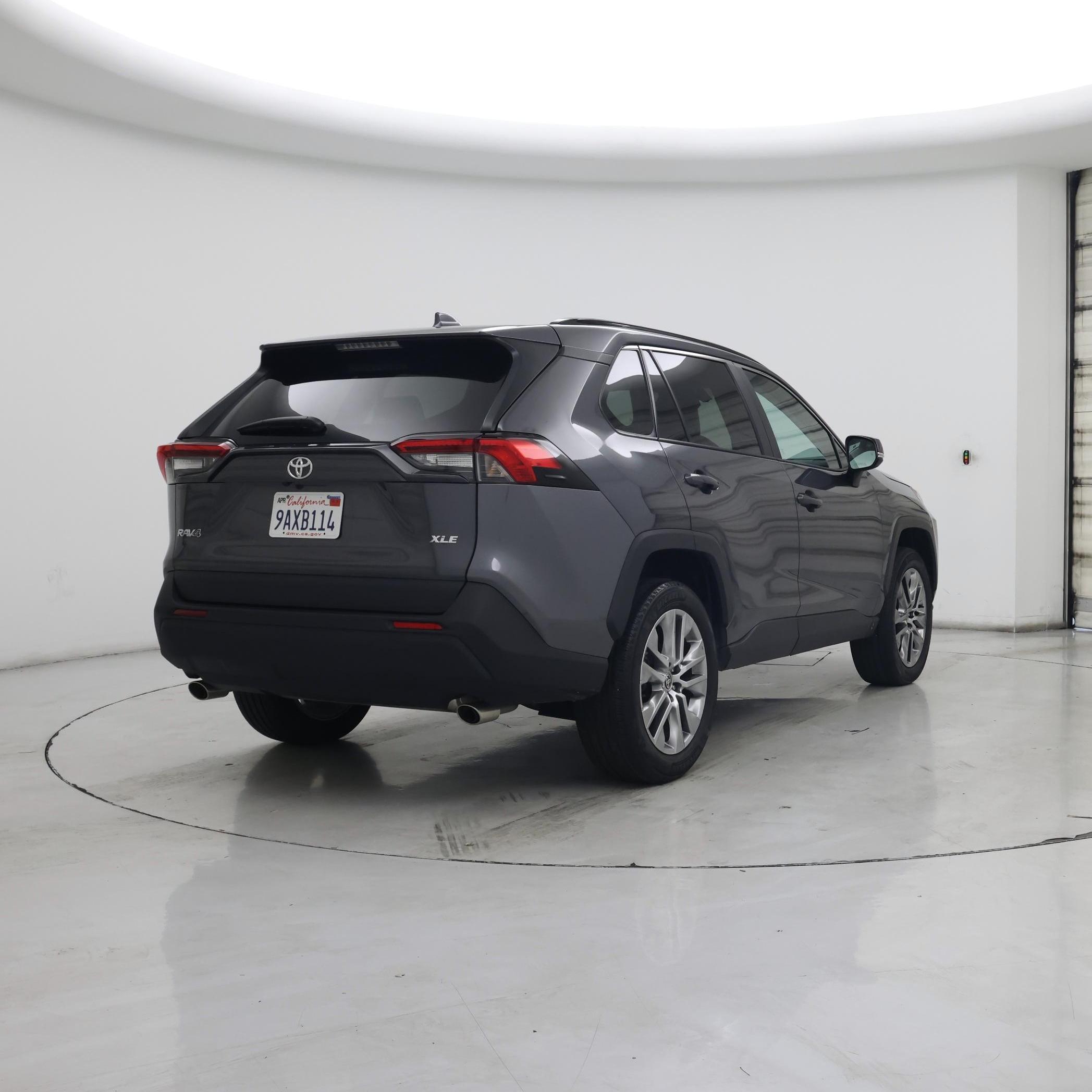 Thumbnail: 2022 Toyota RAV4 - 8