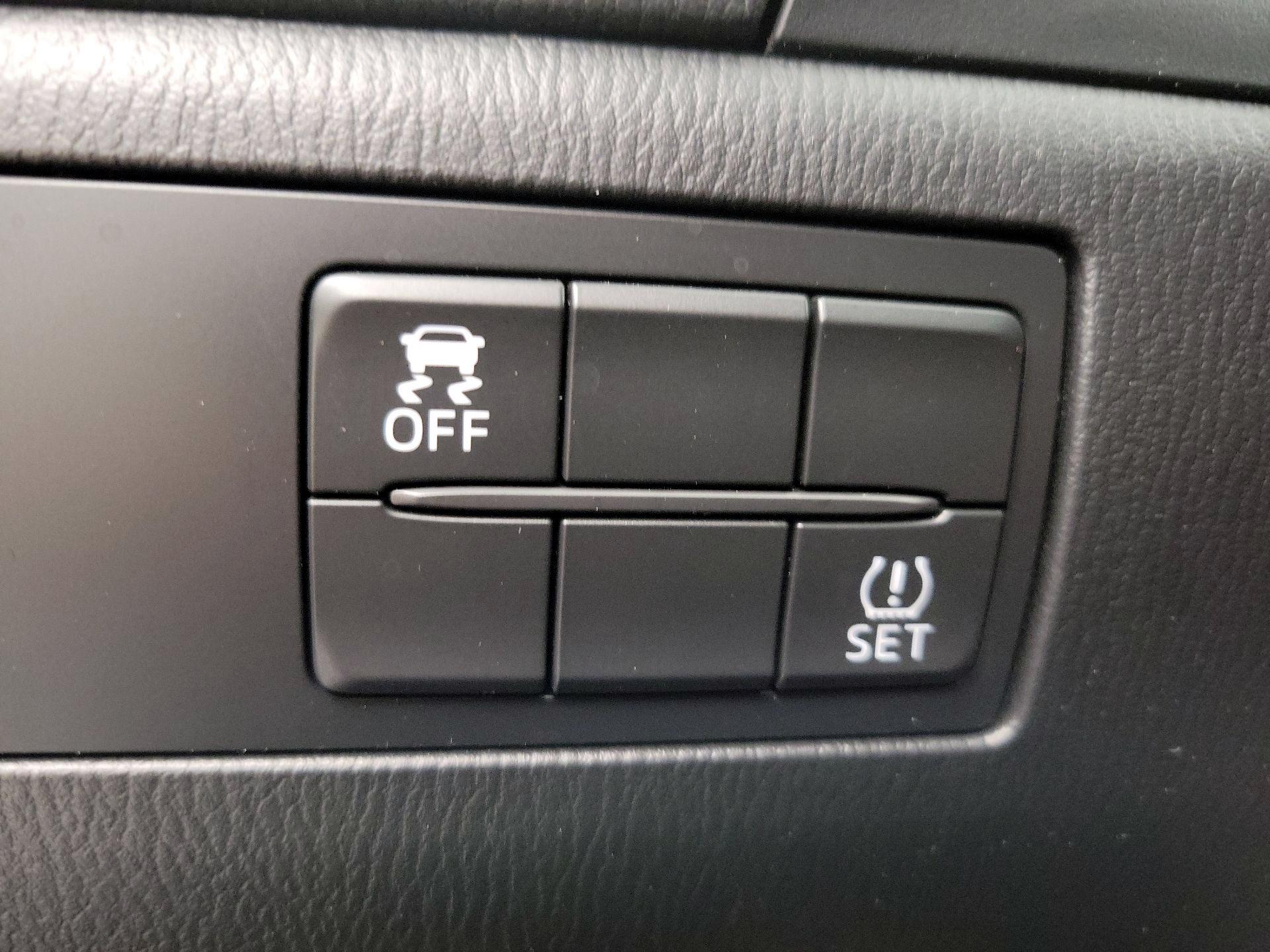 Thumbnail: 2017 Mazda Mazda3 - 13