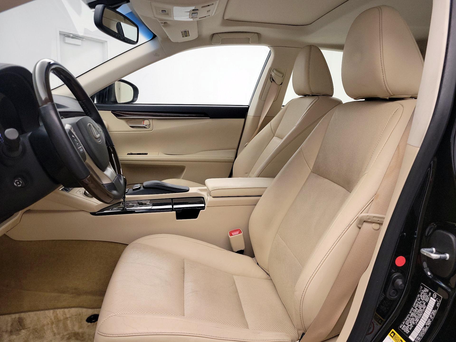 Thumbnail: 2014 Lexus ES - 11