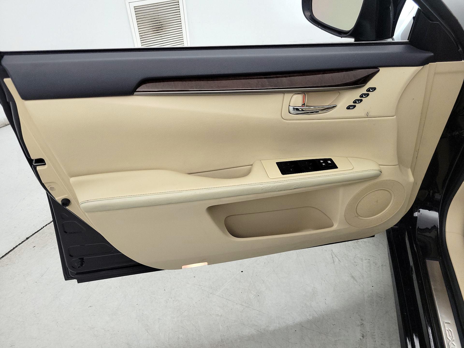 Thumbnail: 2014 Lexus ES - 12
