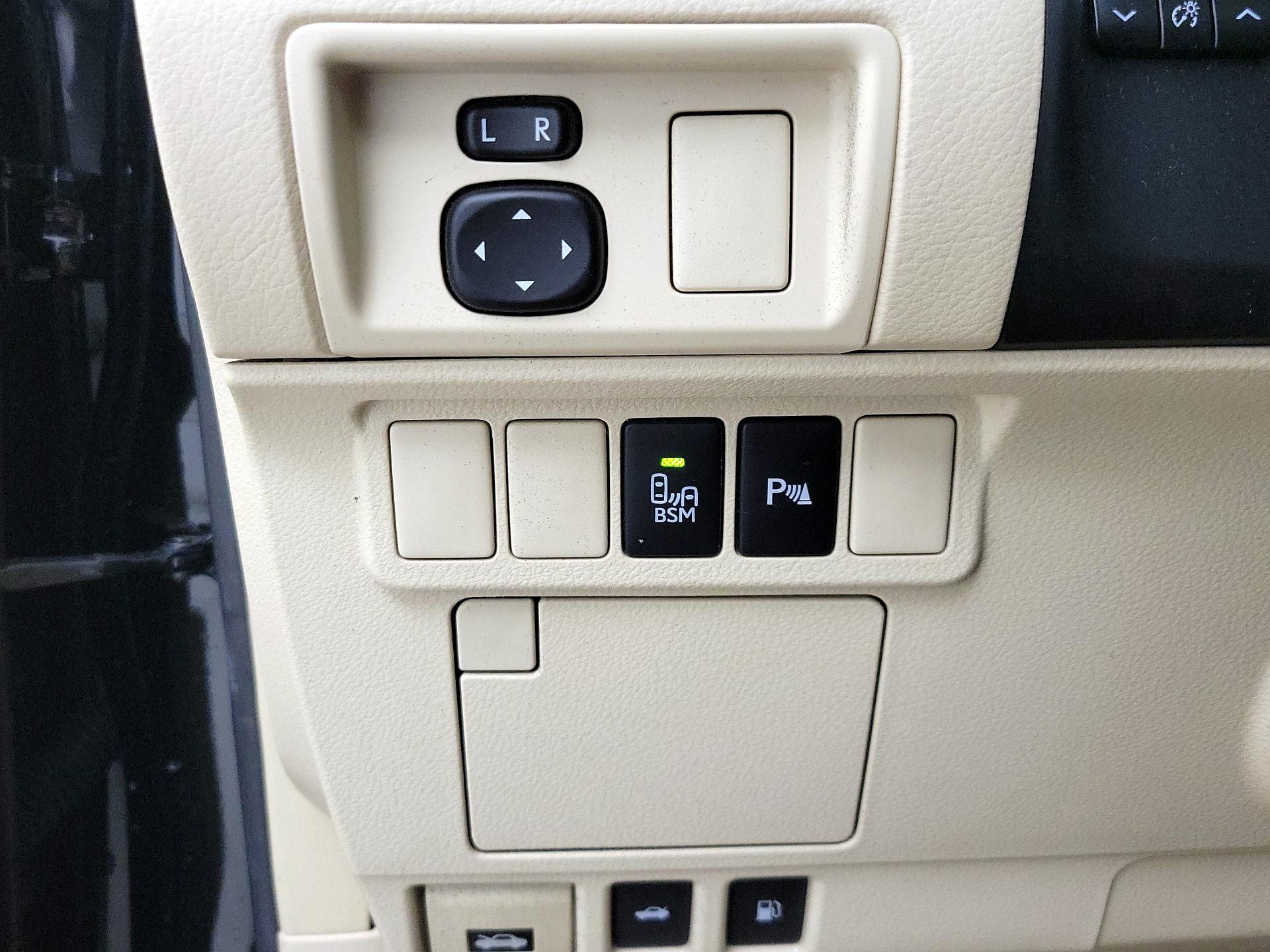 Thumbnail: 2014 Lexus ES - 13