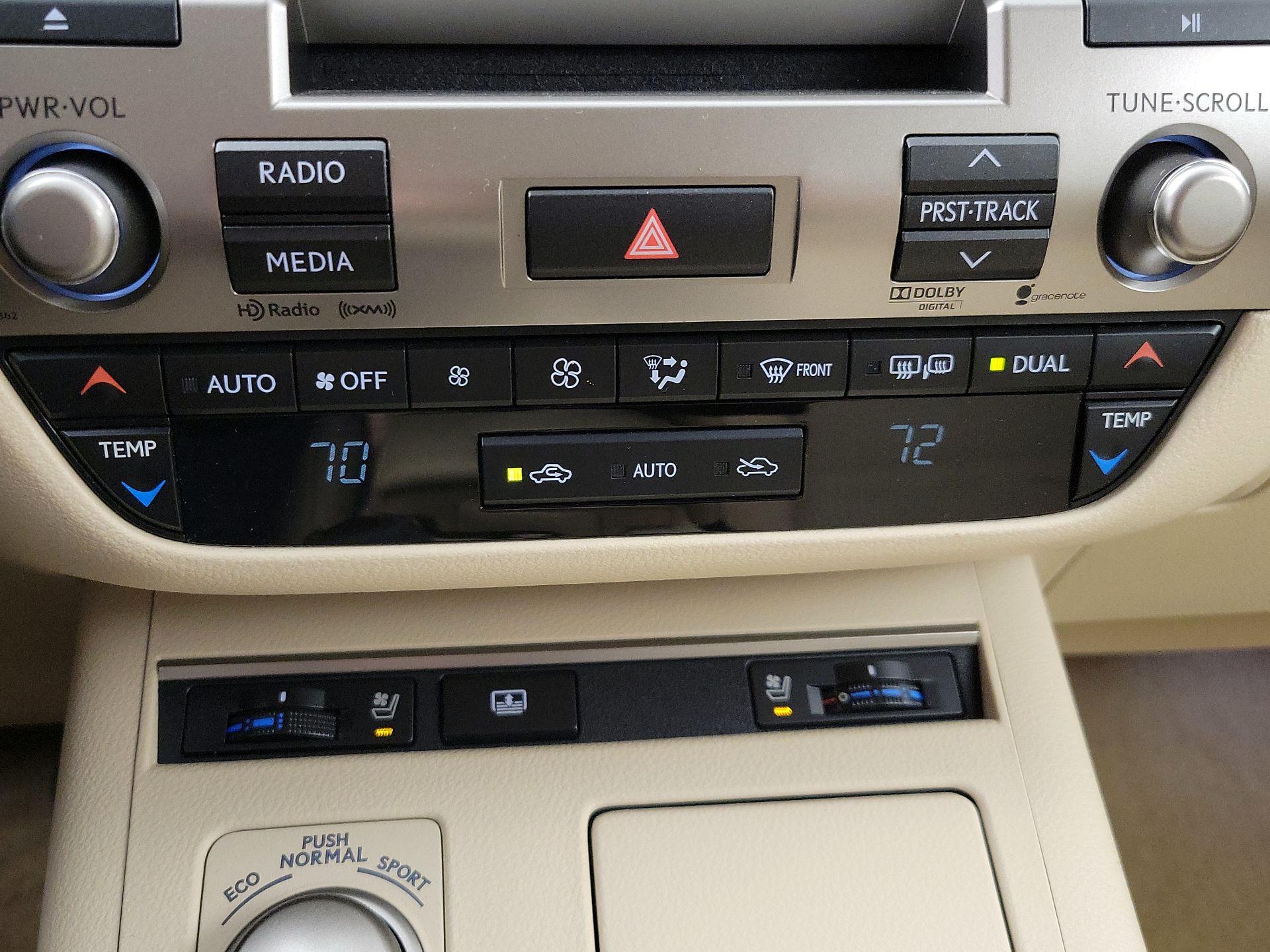 Thumbnail: 2014 Lexus ES - 17