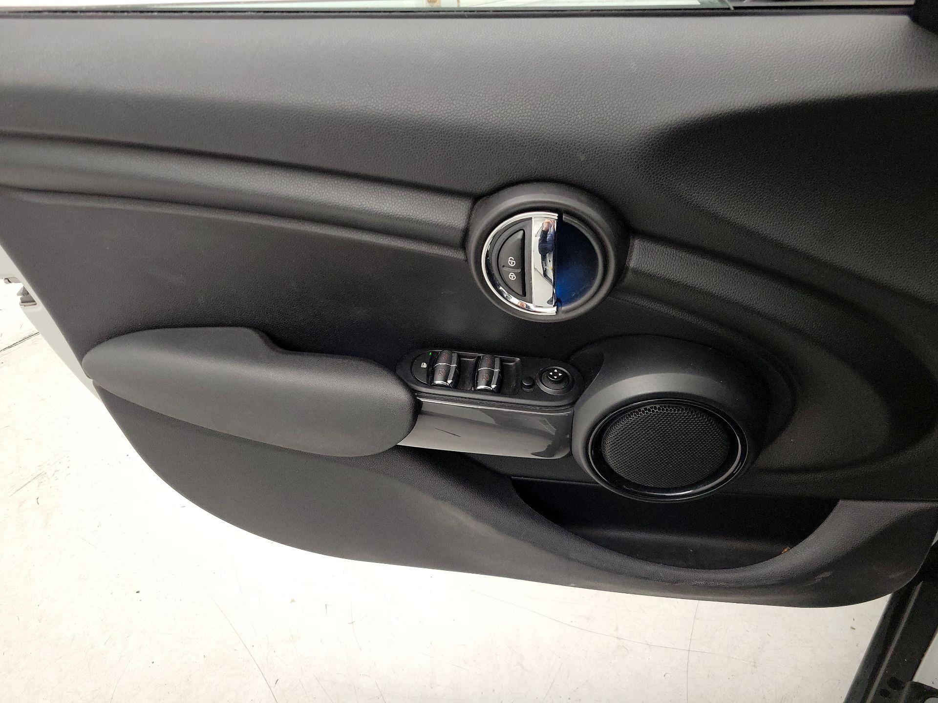 Thumbnail: 2016 MINI Cooper Hardtop - 12