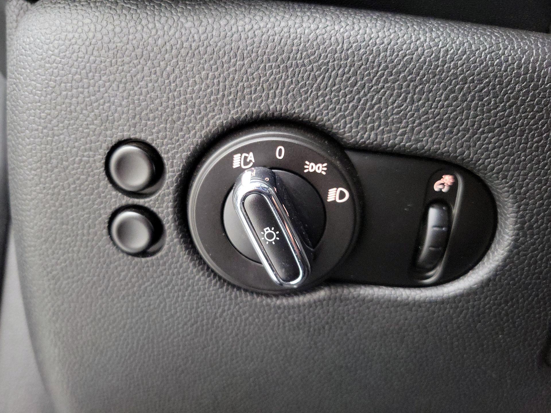 Thumbnail: 2016 MINI Cooper Hardtop - 13