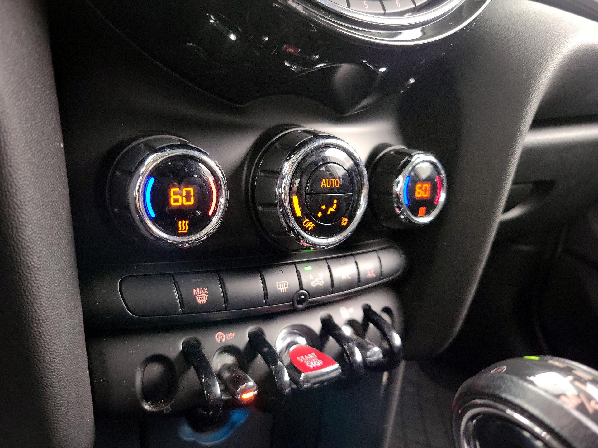 Thumbnail: 2016 MINI Cooper Hardtop - 15