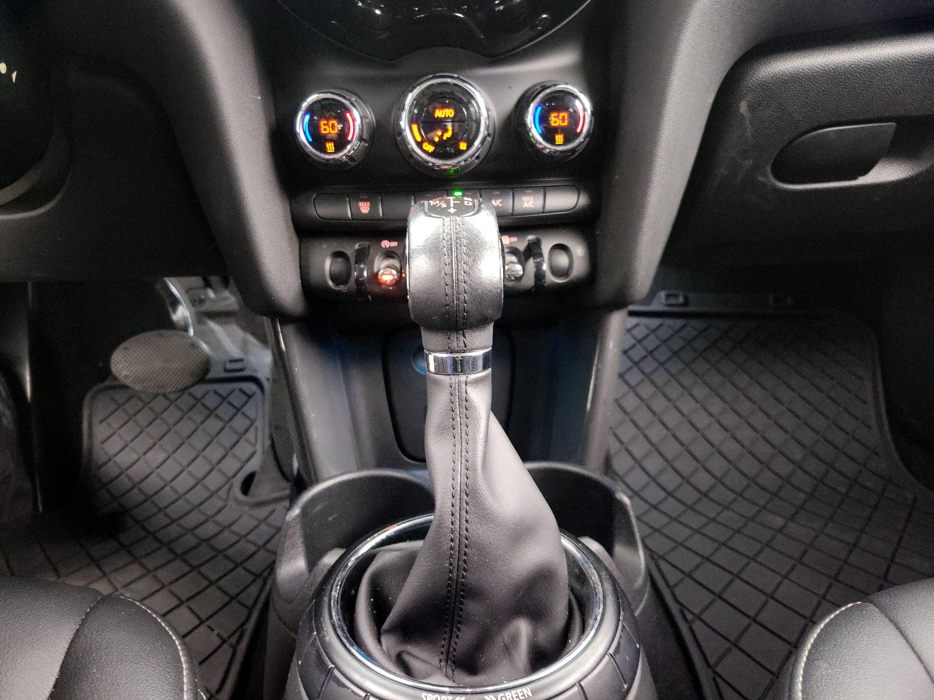 Thumbnail: 2016 MINI Cooper Hardtop - 16