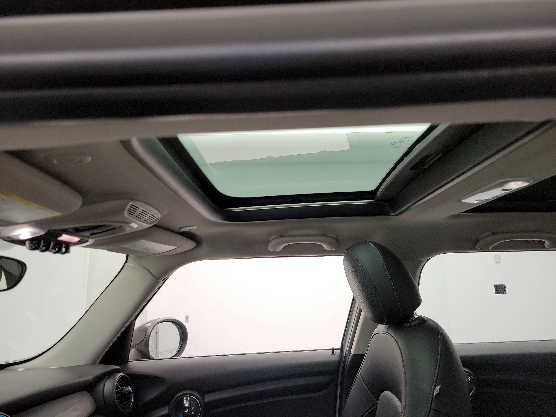 Thumbnail: 2016 MINI Cooper Hardtop - 18