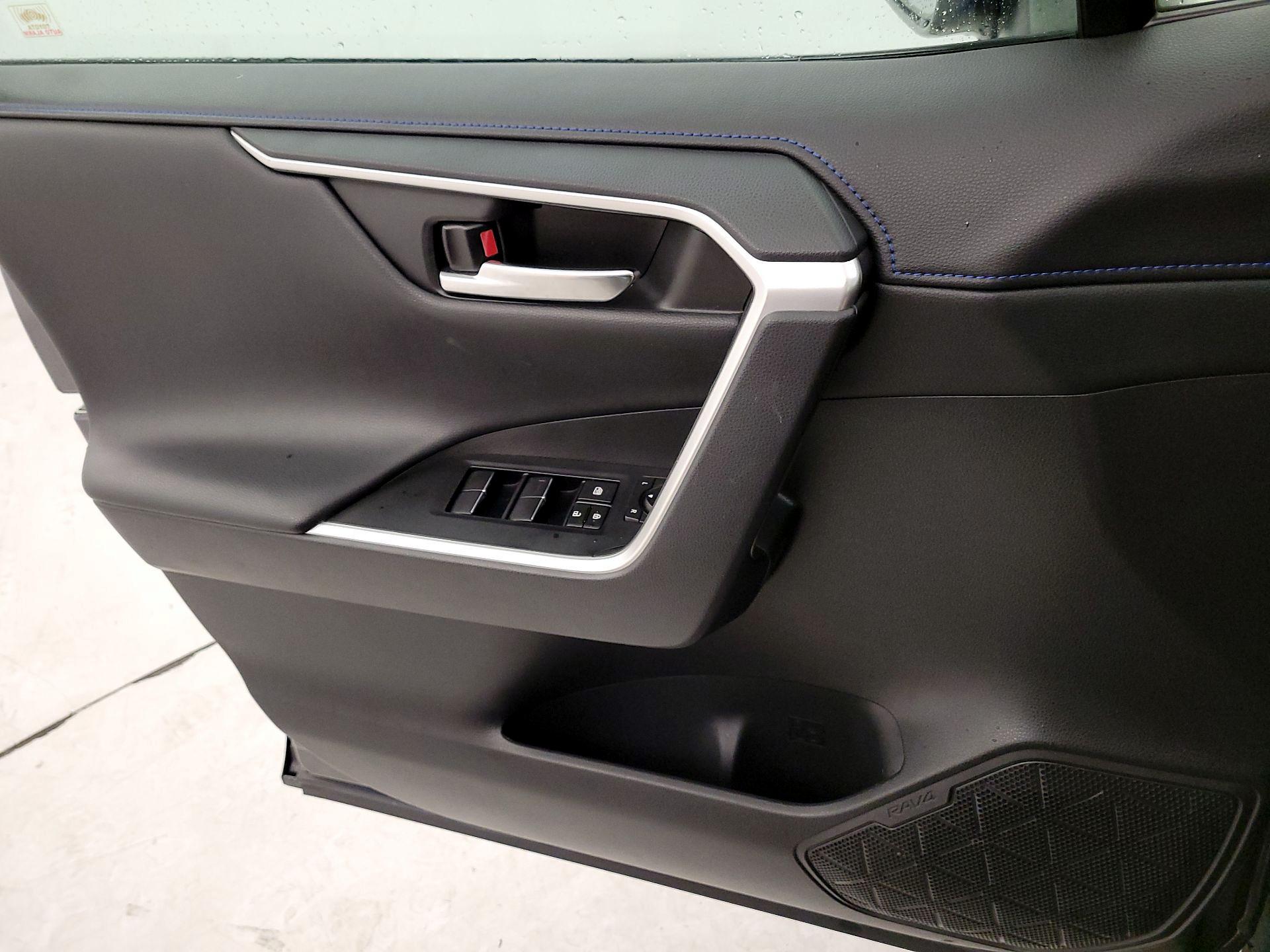Thumbnail: 2021 Toyota RAV4 - 12