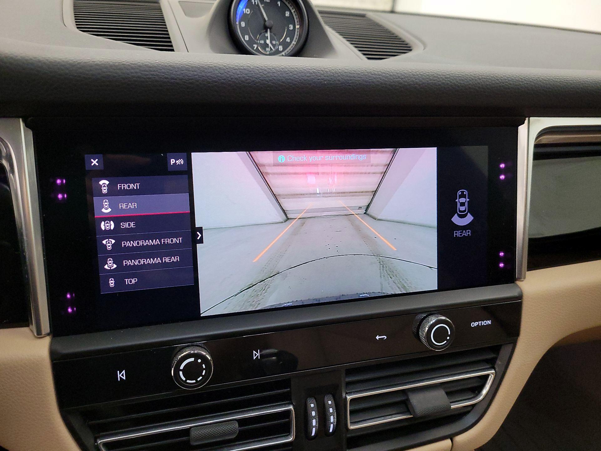 Thumbnail: 2023 Porsche Macan - 15