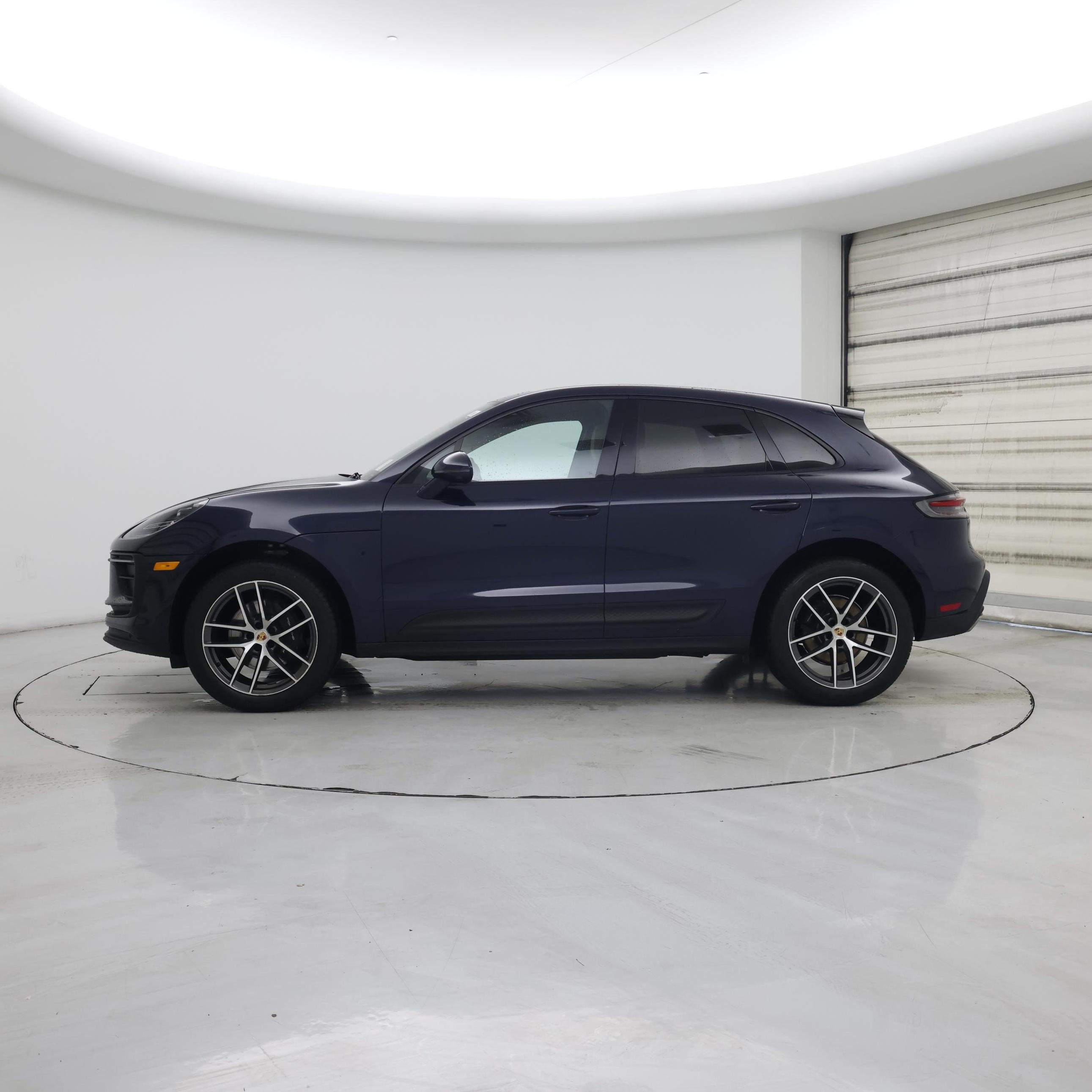 Thumbnail: 2023 Porsche Macan - 3