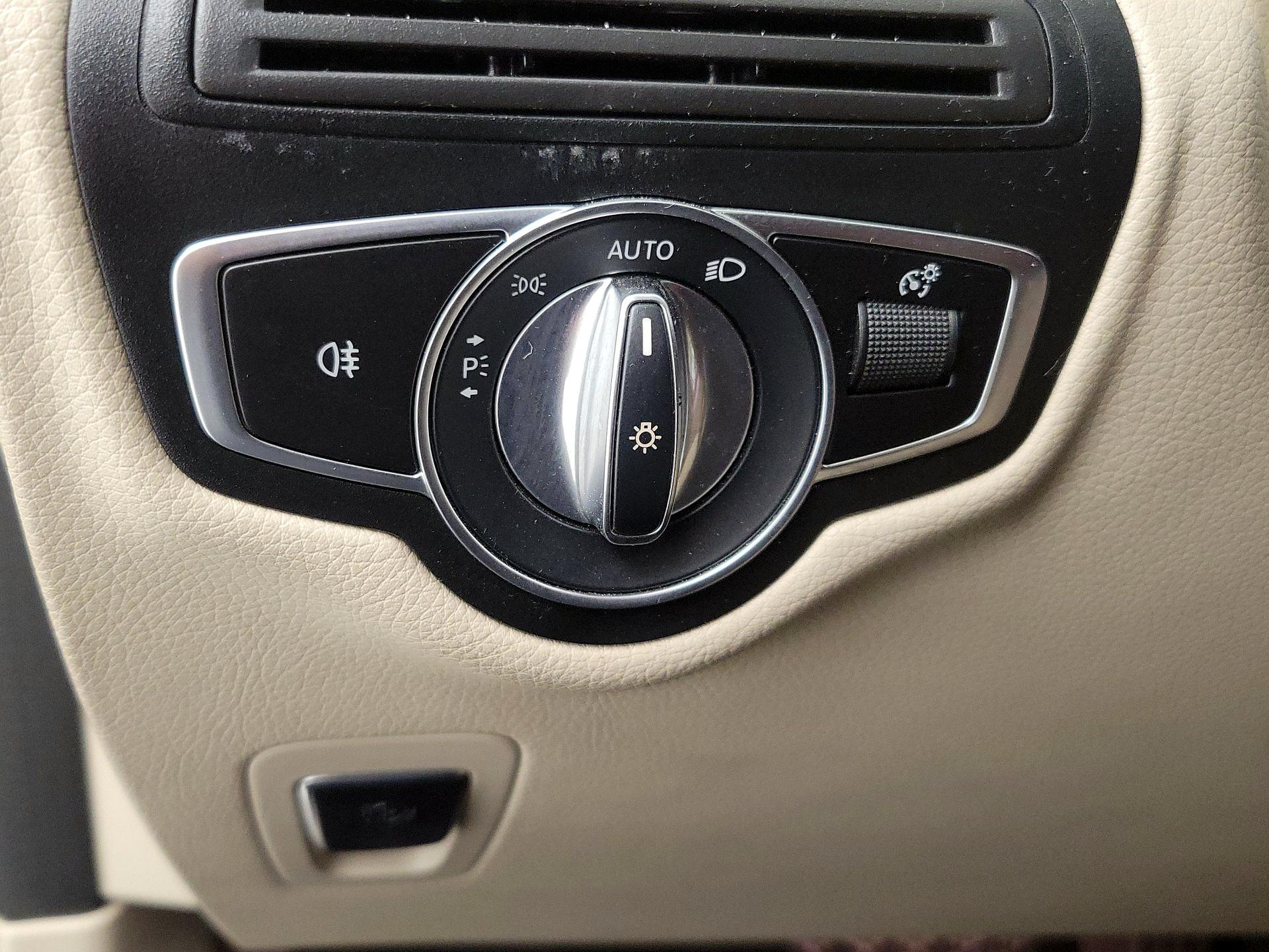 Thumbnail: 2020 Mercedes-Benz GLC - 13