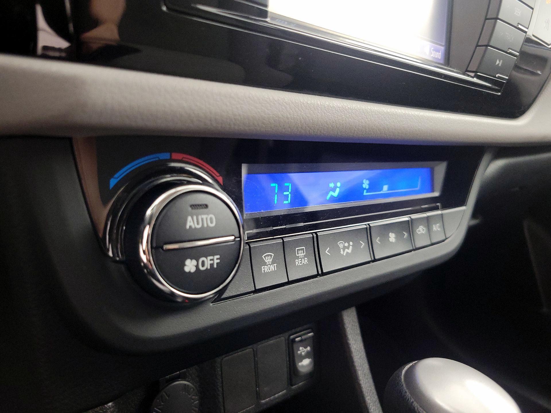 Thumbnail: 2014 Toyota Corolla - 16