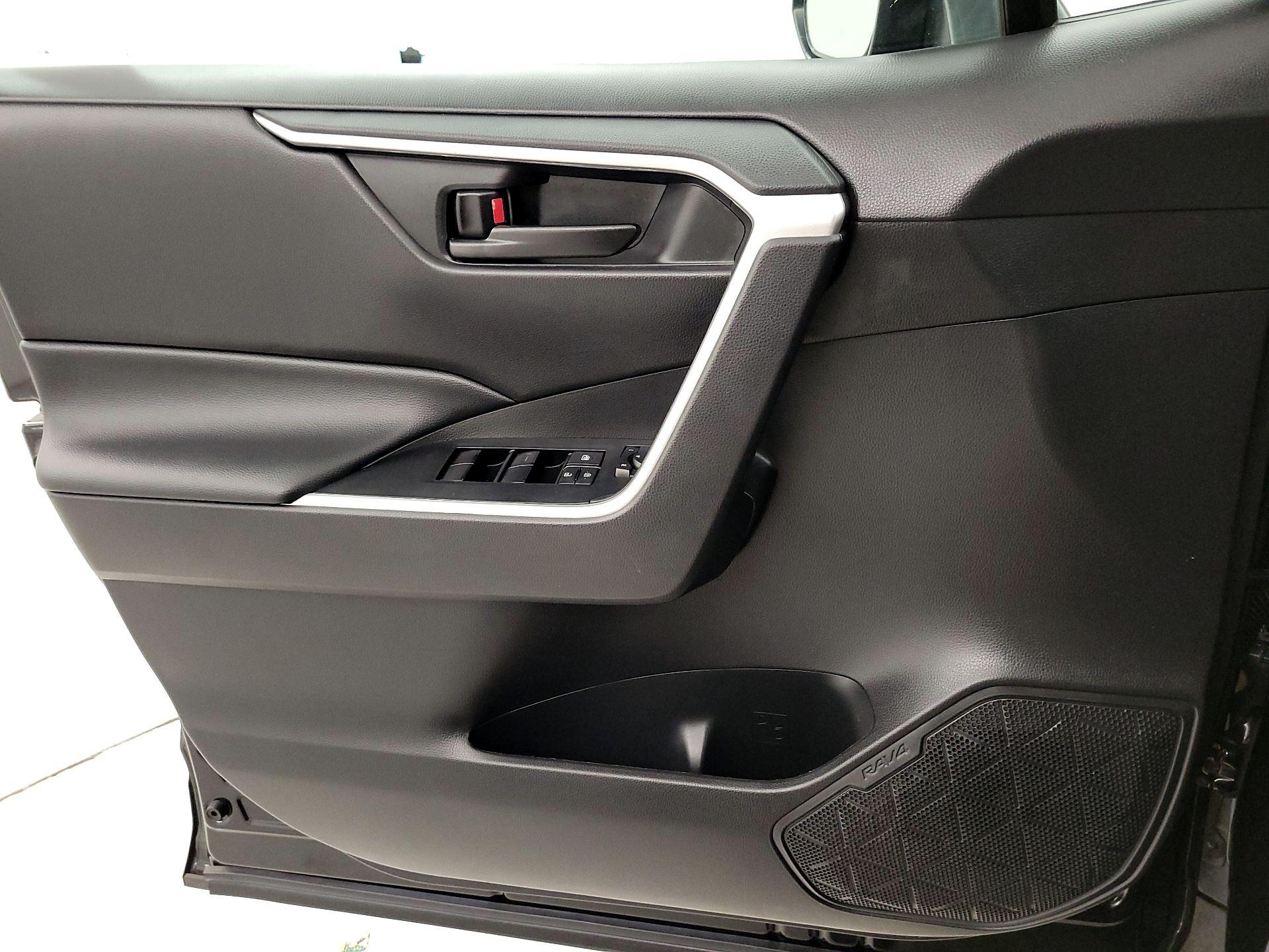 Thumbnail: 2022 Toyota RAV4 - 12