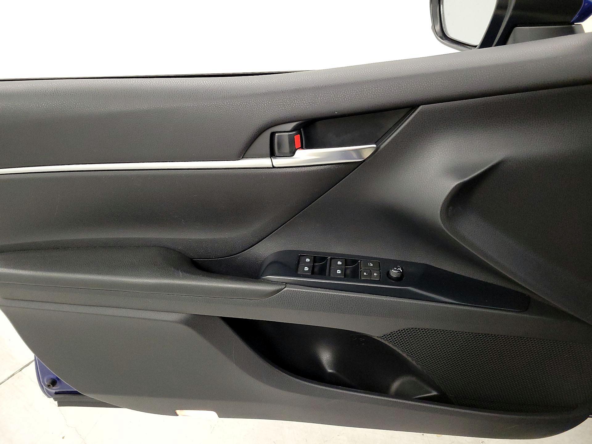 Thumbnail: 2018 Toyota Camry - 12