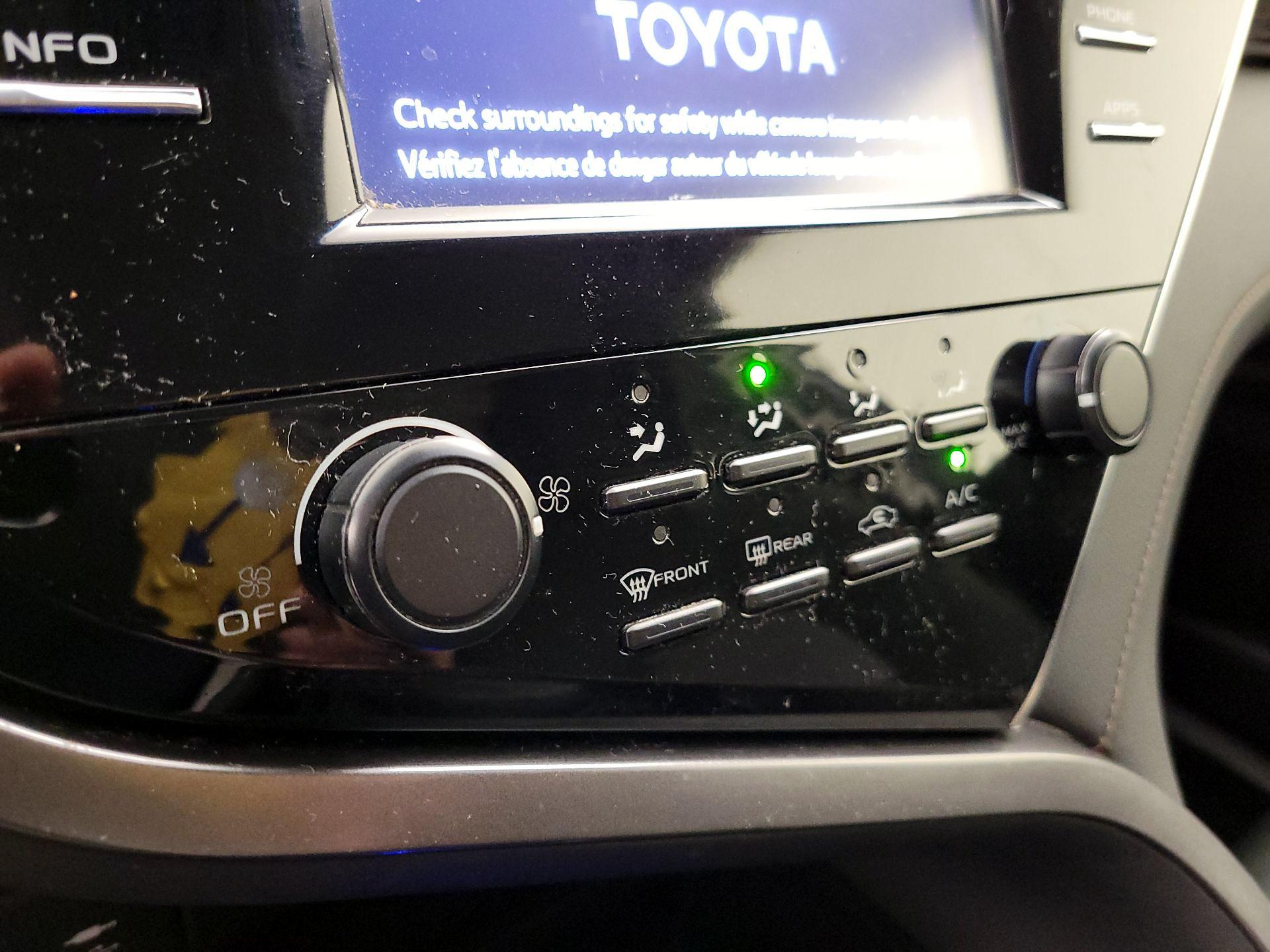 Thumbnail: 2018 Toyota Camry - 16