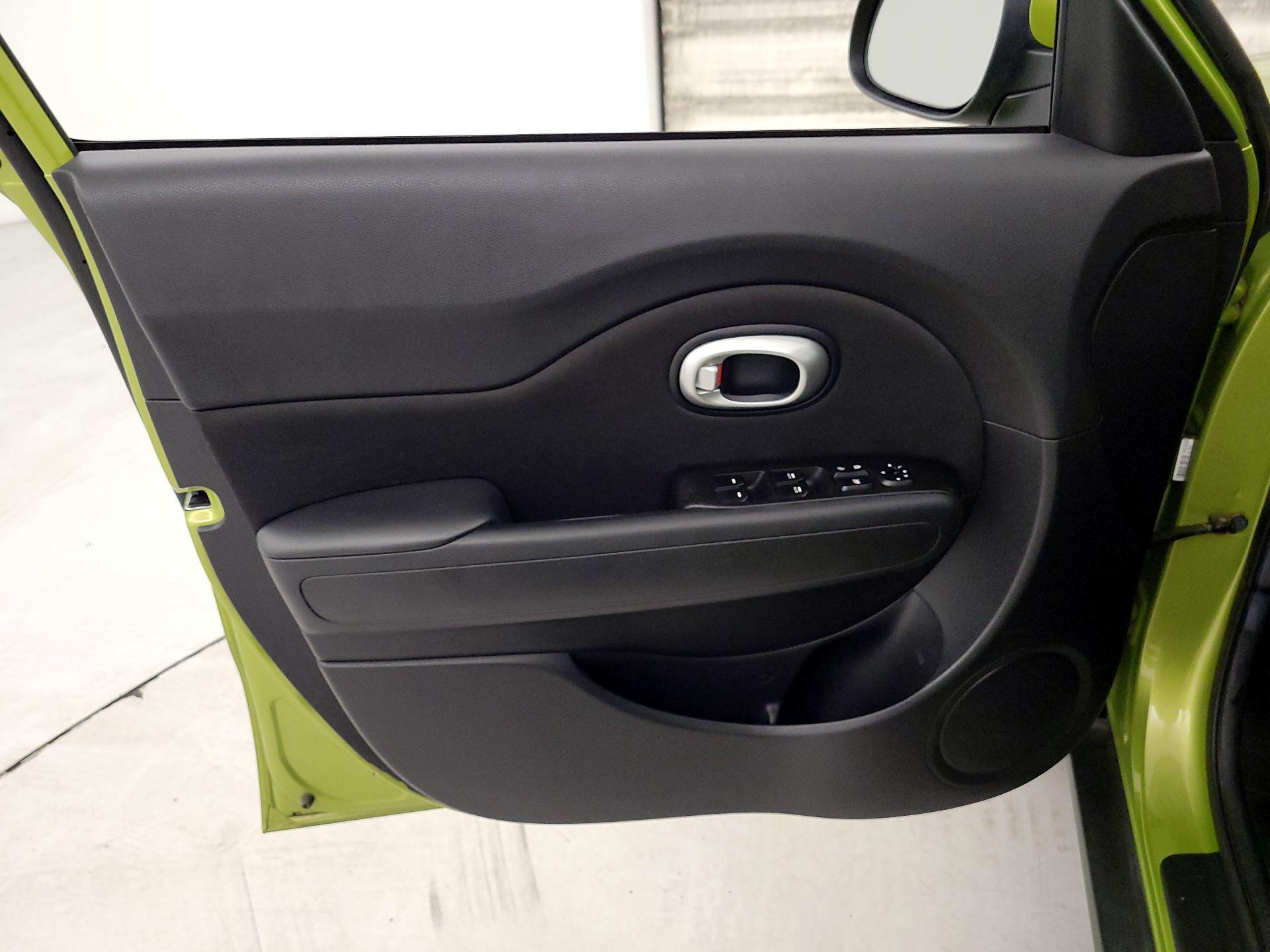 Thumbnail: 2015 Kia Soul - 12