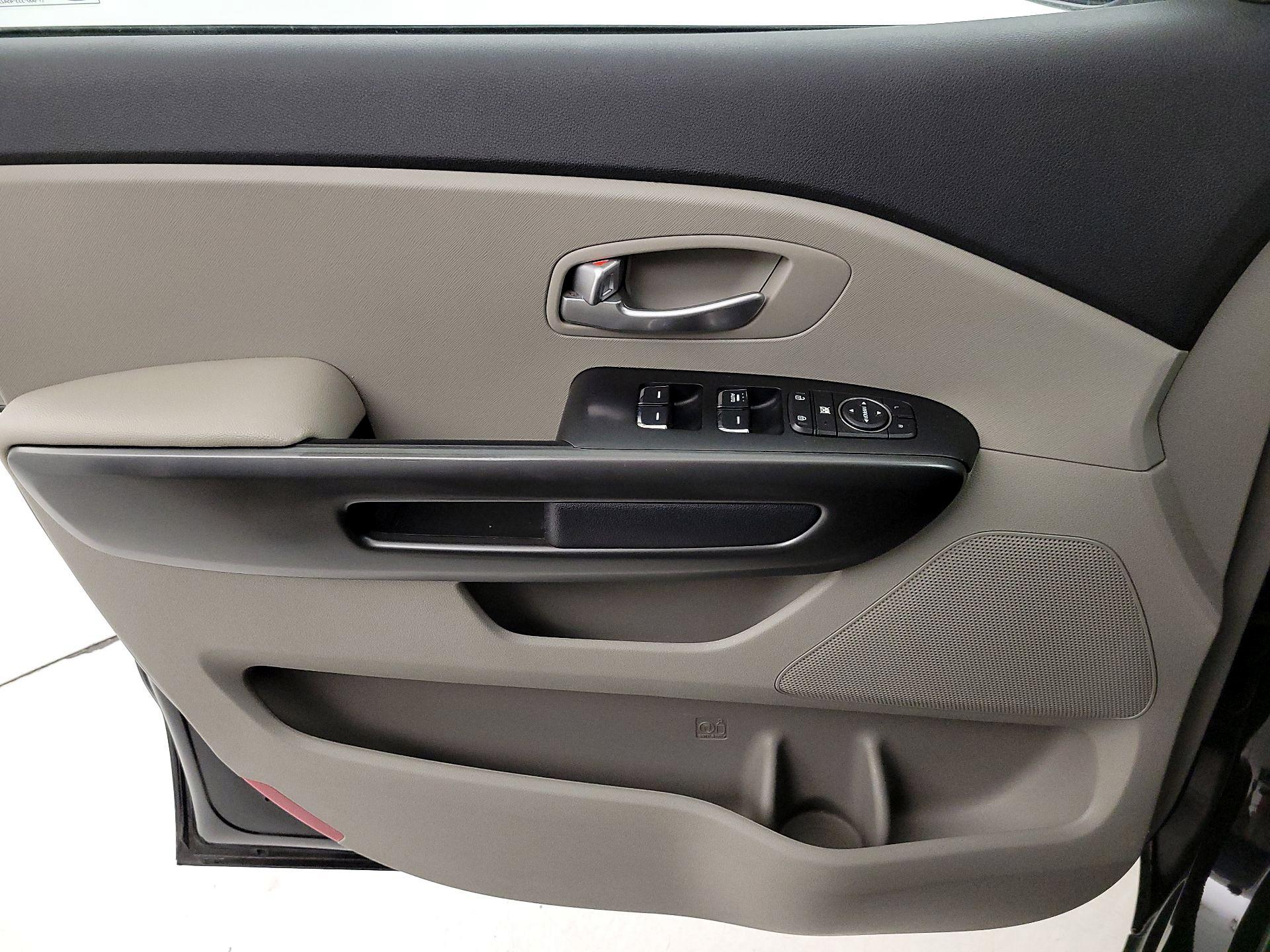 Thumbnail: 2021 Kia Sedona - 12