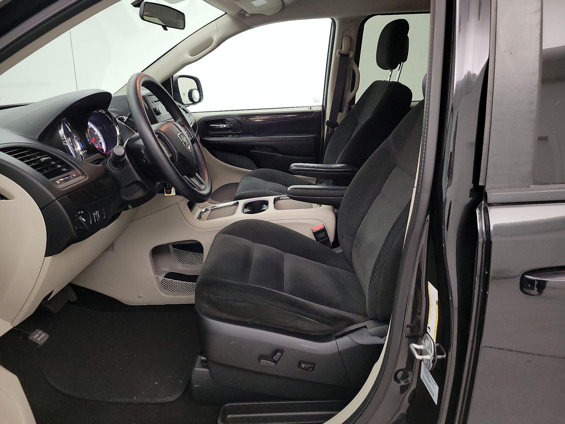Thumbnail: 2016 Dodge Grand Caravan - 11