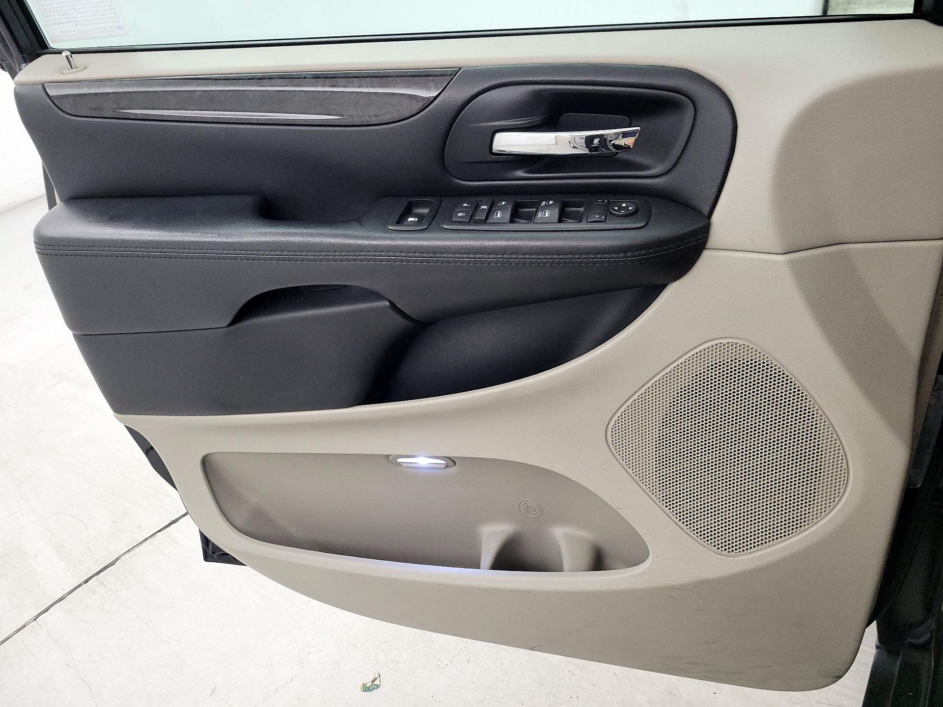Thumbnail: 2016 Dodge Grand Caravan - 12