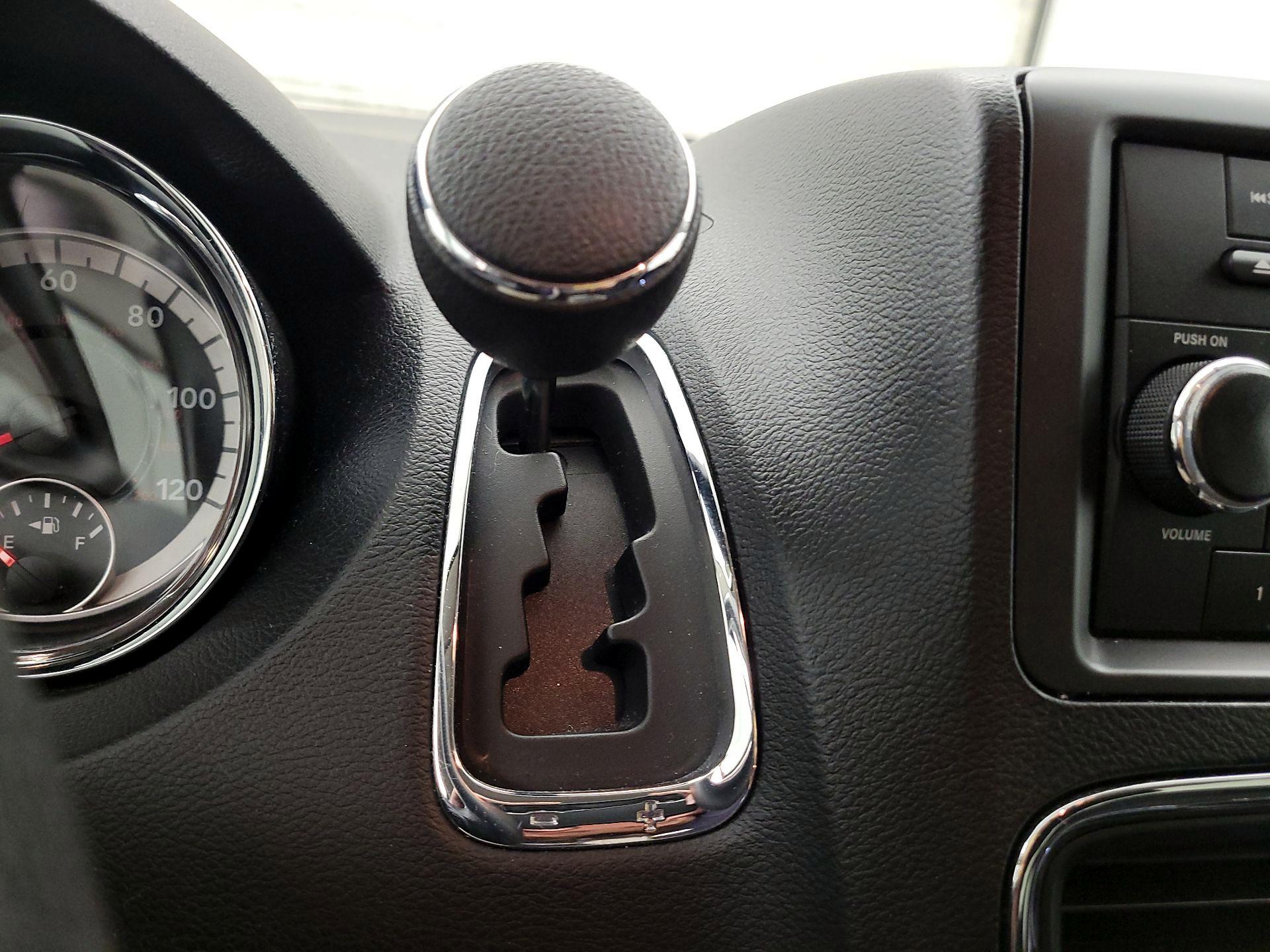 Thumbnail: 2016 Dodge Grand Caravan - 16