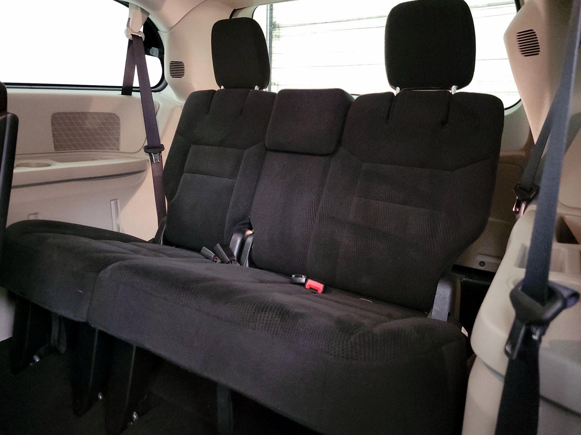 Thumbnail: 2016 Dodge Grand Caravan - 19